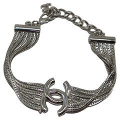 Chanel A24 CC Pulsera multicadena tono plata