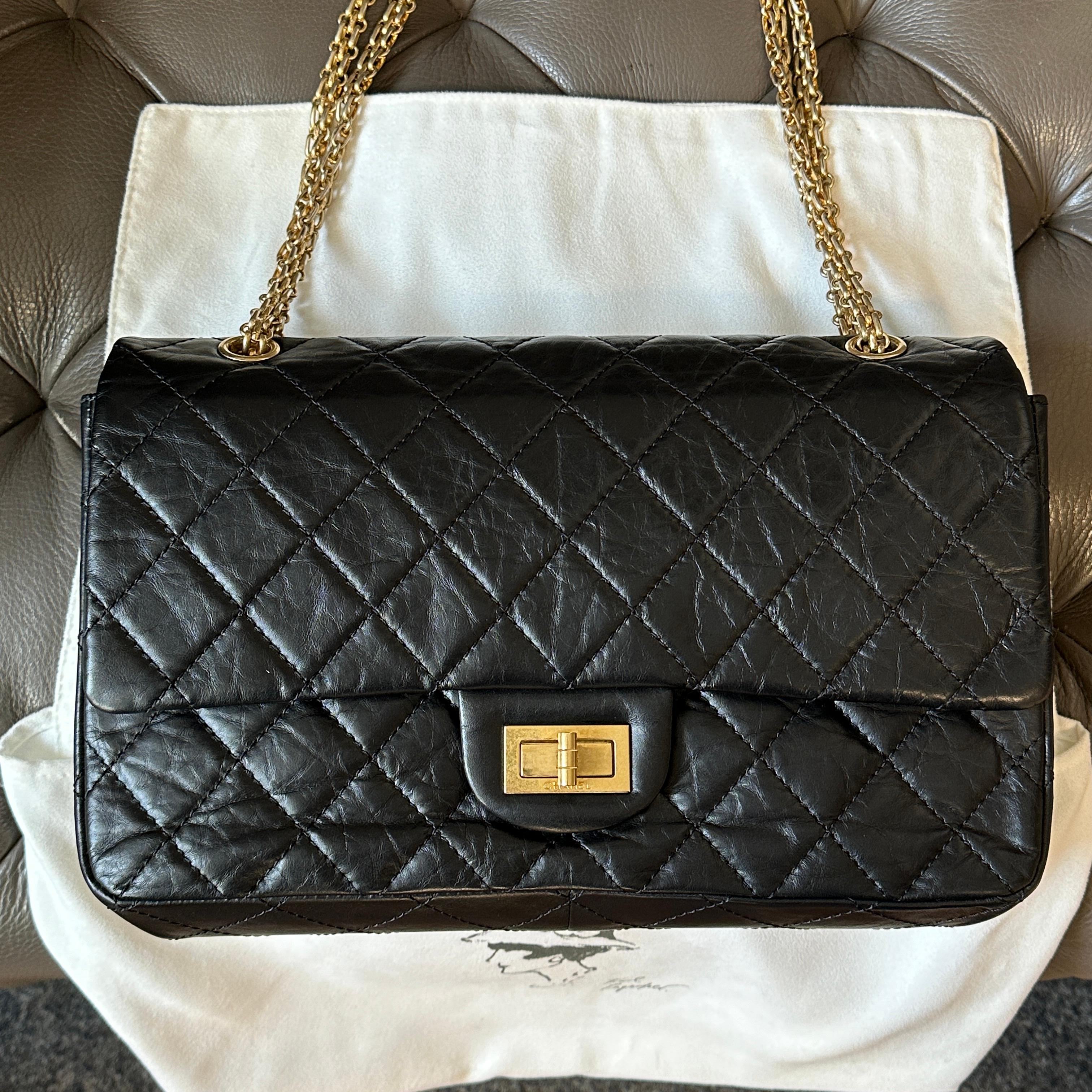 Women's Chanel A37590 Maxi, Jumbo Flap Bag 2.55 Black/Gold Distressed Lambskin For Sale