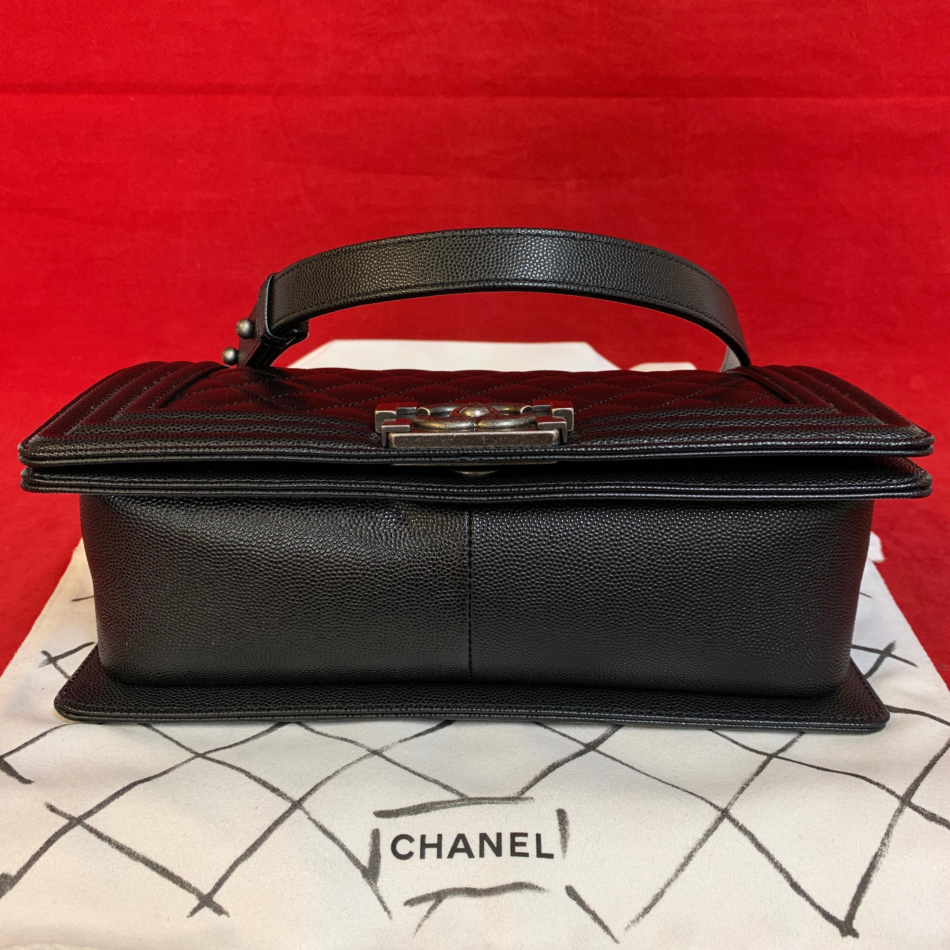 Black CHANEL A67086 Boy Medium shoulder bag black quilted caviar / calfskin 2018 For Sale