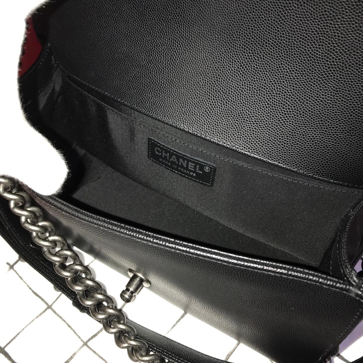 CHANEL A67086 Boy Medium shoulder bag black quilted caviar / calfskin 2018 For Sale 2