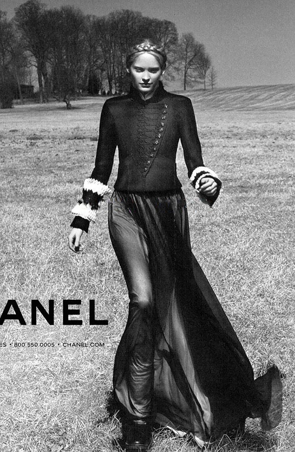 Chanel Campaña de publicidad Chaqueta de canalé negra 38 FR en Excelente Estado en Dubai, AE