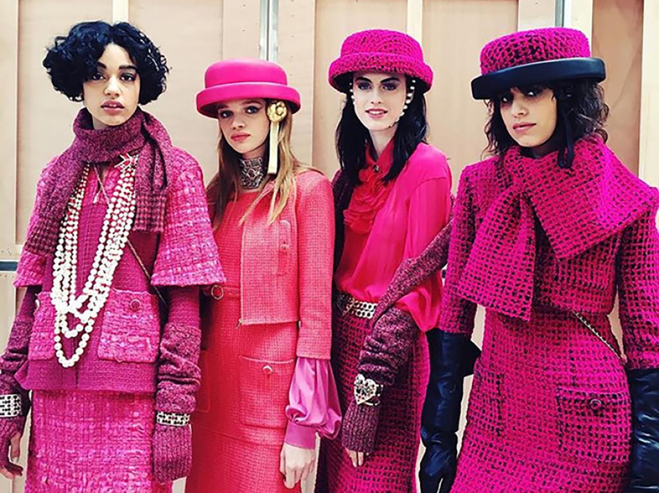 Ensemble veste et jupe en tweed Lesage pour la campagne publicitaire de Chanel Unisexe en vente