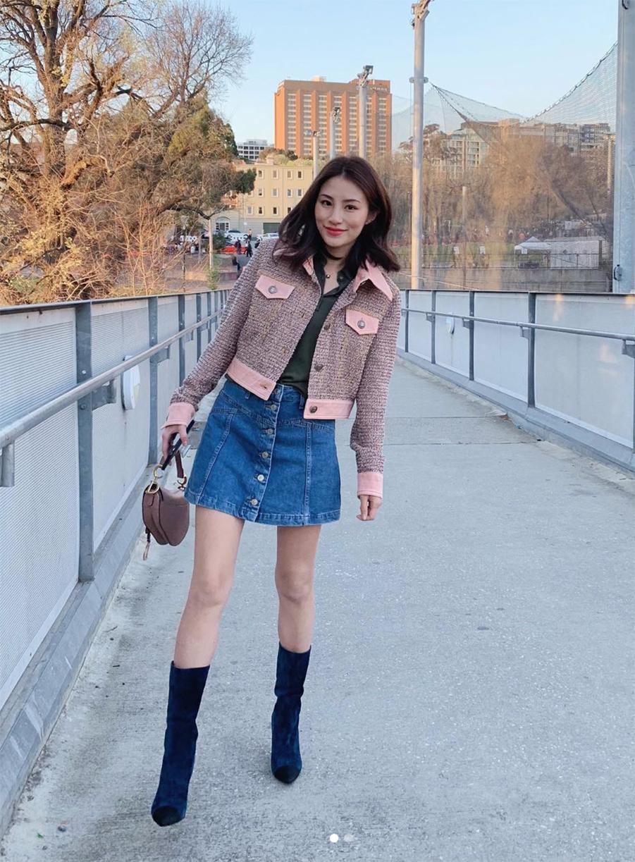 Chanel Werbekampagne Pastellrosa Tweed- und Denim-Jacke aus Tweed und Denim 38 FR im Zustand „Hervorragend“ im Angebot in Dubai, AE