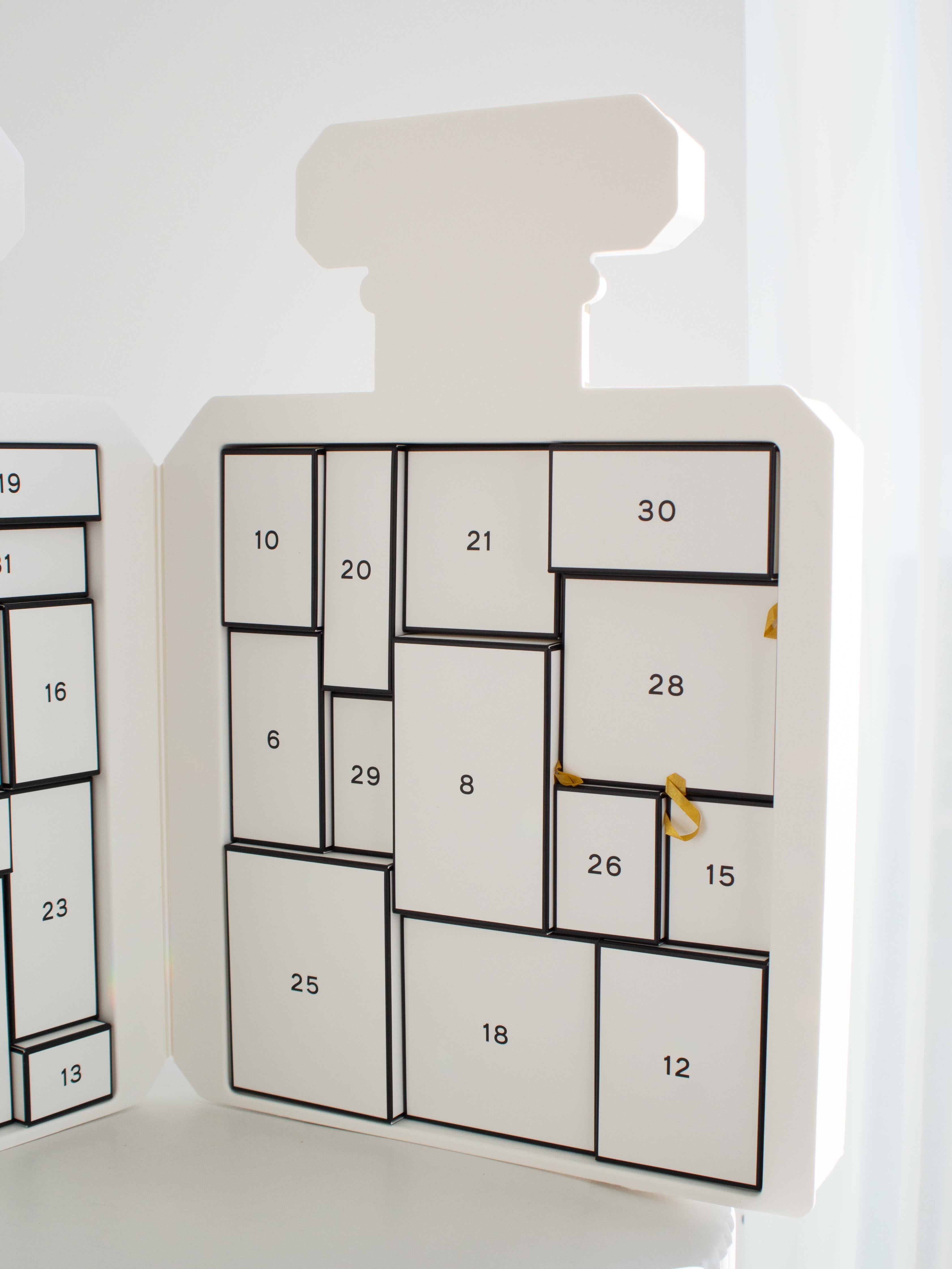 Chanel Advent Calendar Christmas édition limitée N5, pièce de collection du 100e anniversaire en vente 6