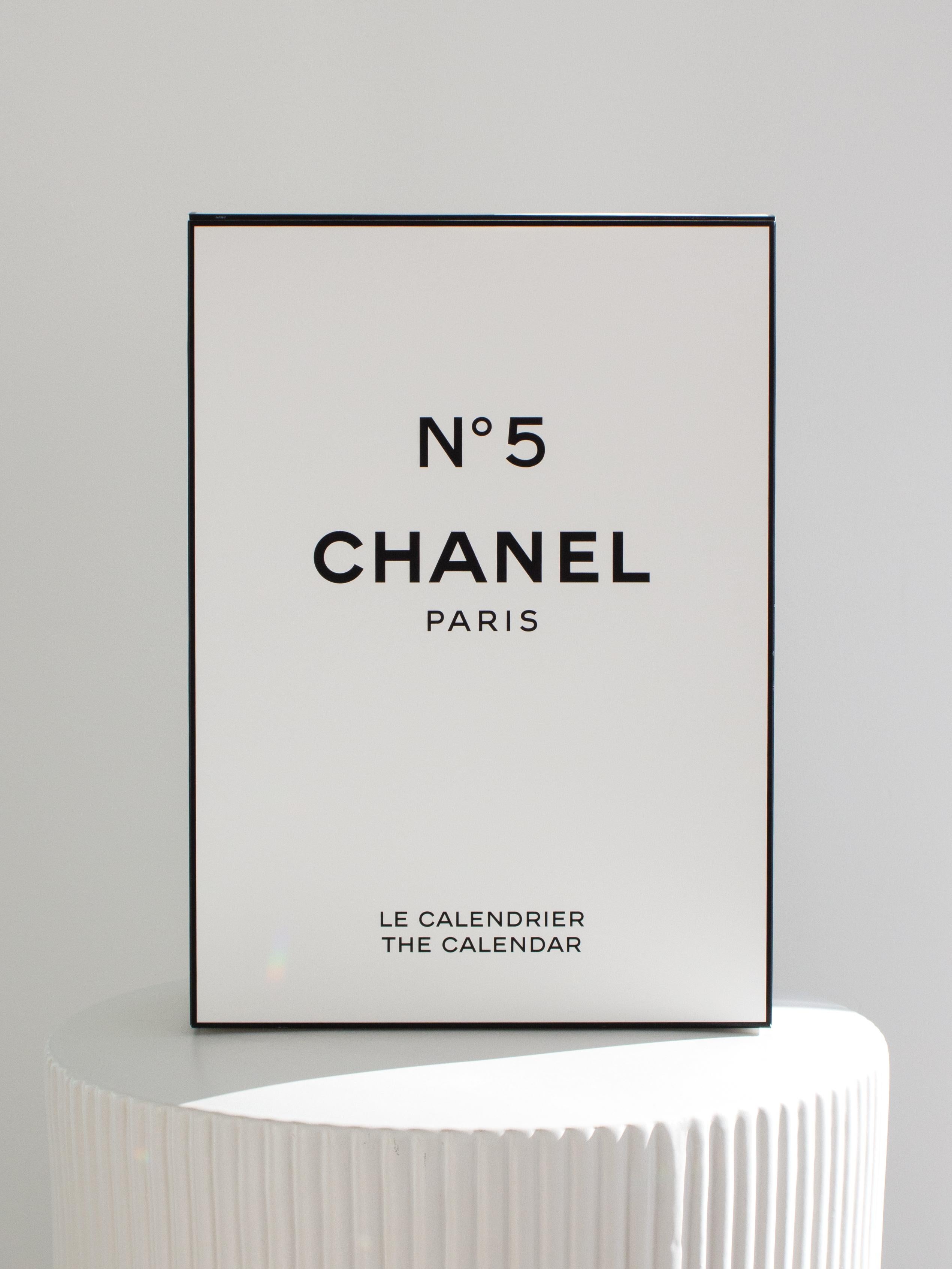 Gris Chanel Advent Calendar Christmas édition limitée N5, pièce de collection du 100e anniversaire en vente