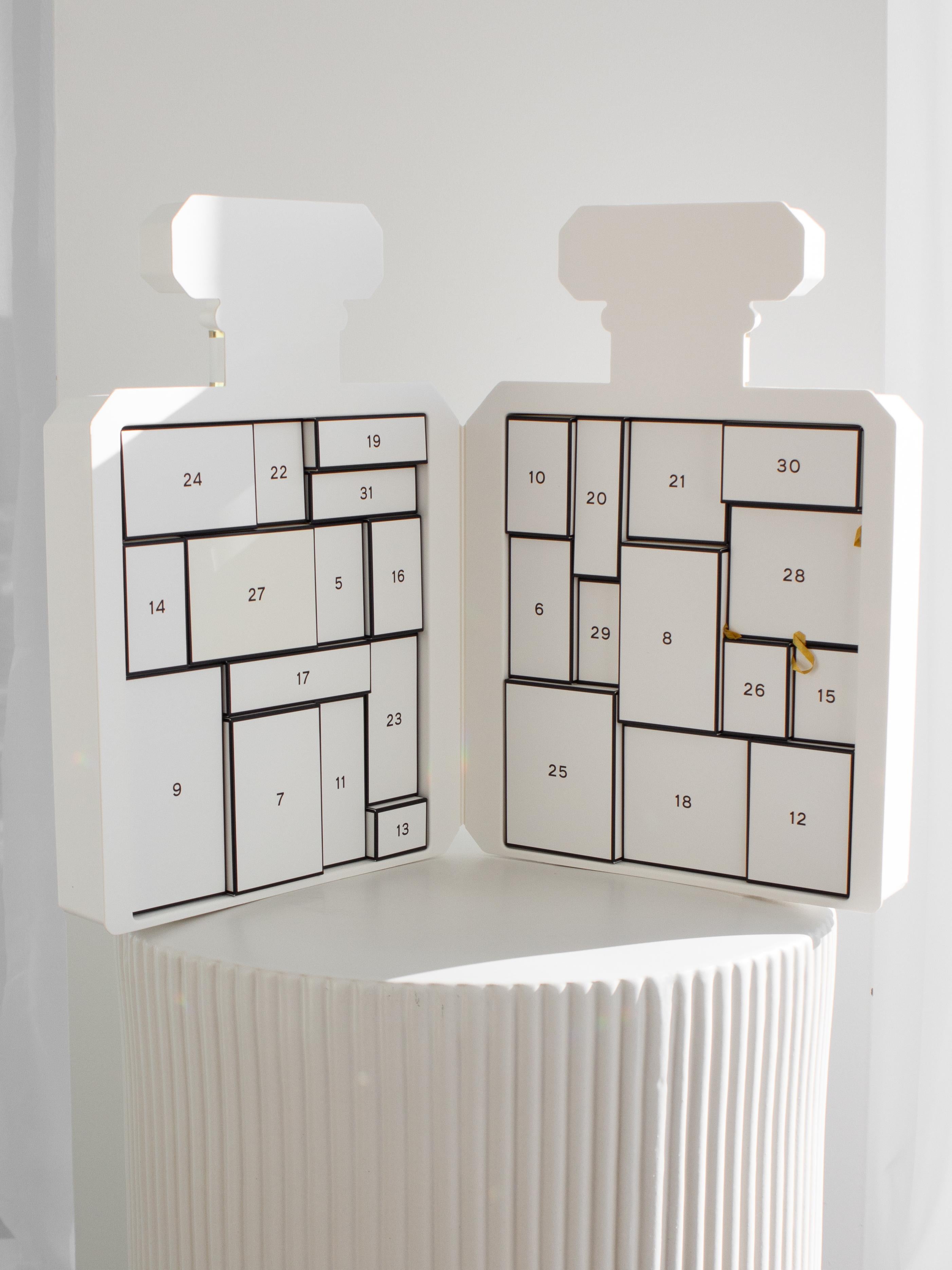Chanel Advent Calendar Christmas édition limitée N5, pièce de collection du 100e anniversaire en vente 4
