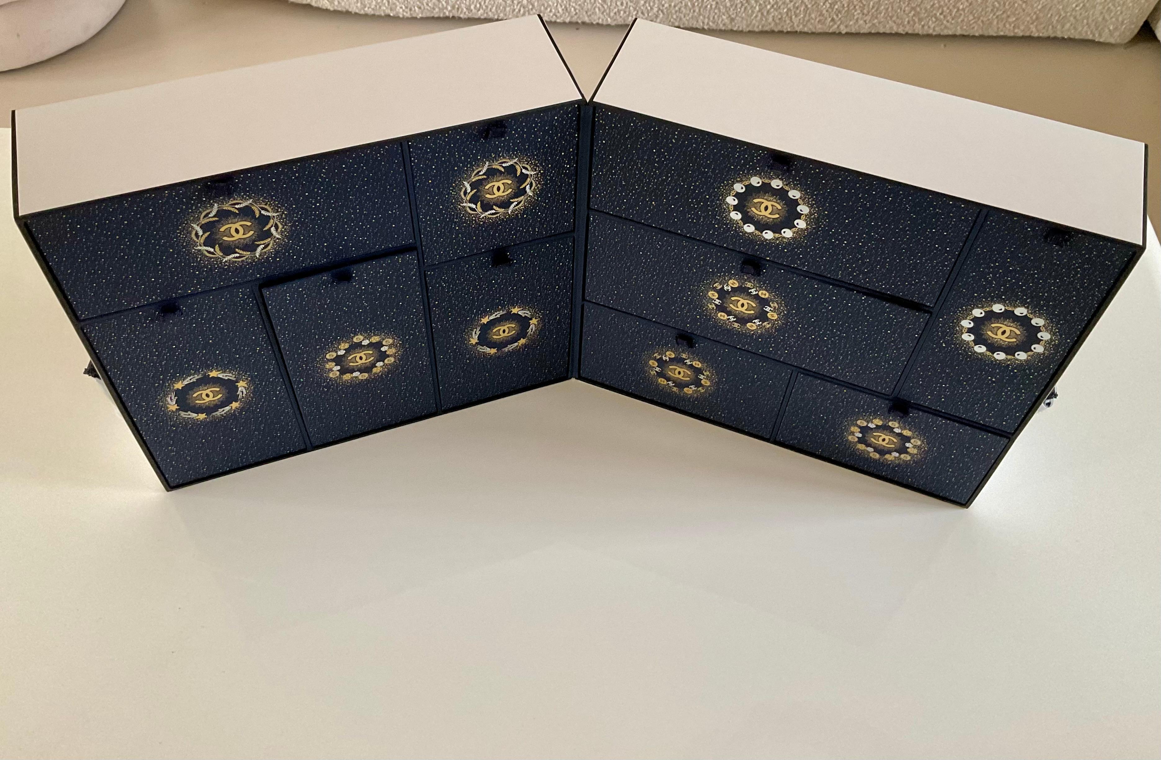 Chanel Advent Calendar Christmas Ultra-Rare Worldwide Exclusive 2025 im Zustand „Neu“ im Angebot in 'S-HERTOGENBOSCH, NL