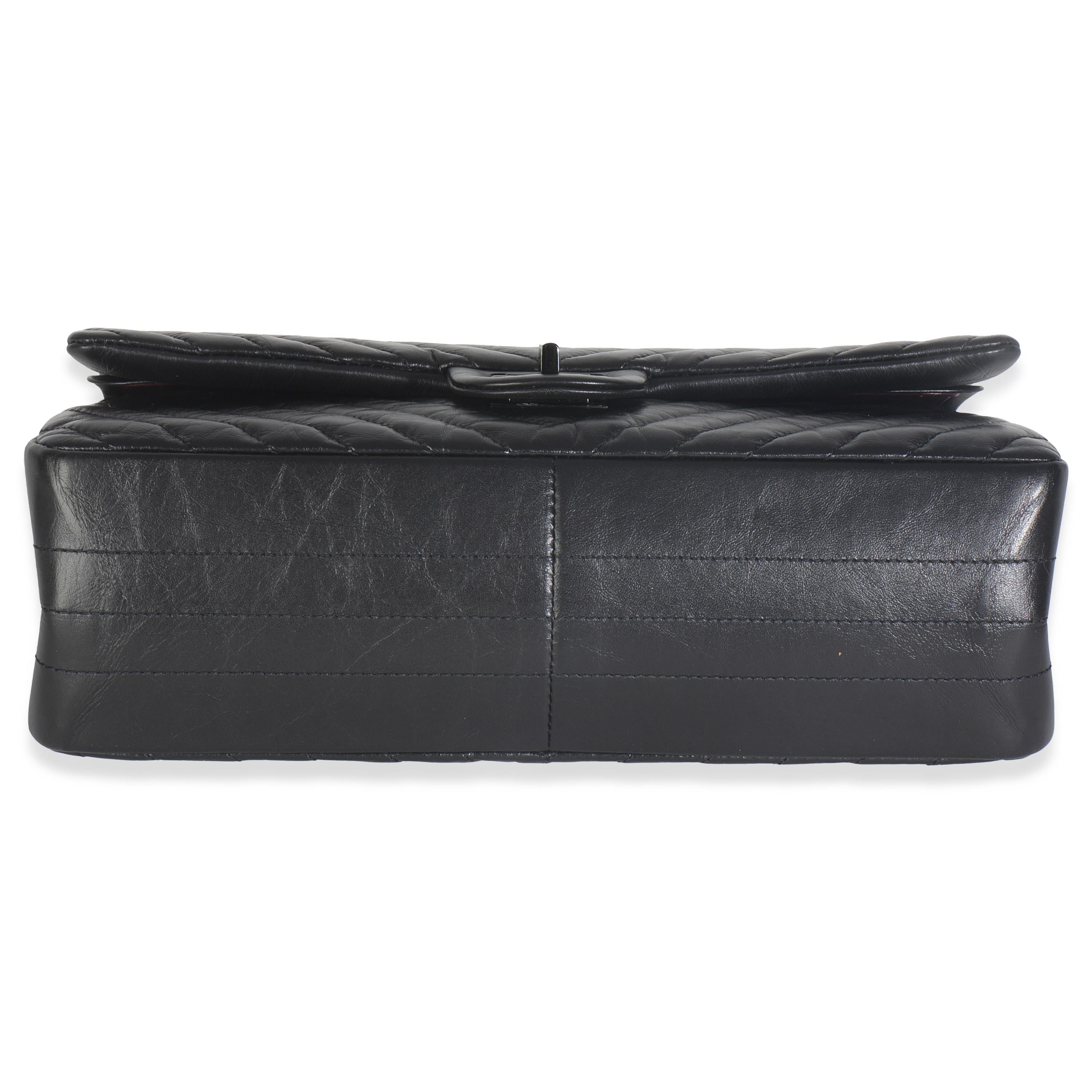 Borsa Chanel in pelle di vitello invecchiata Chevron 2.55 So Black Reissue 226 Flap in vendita 2