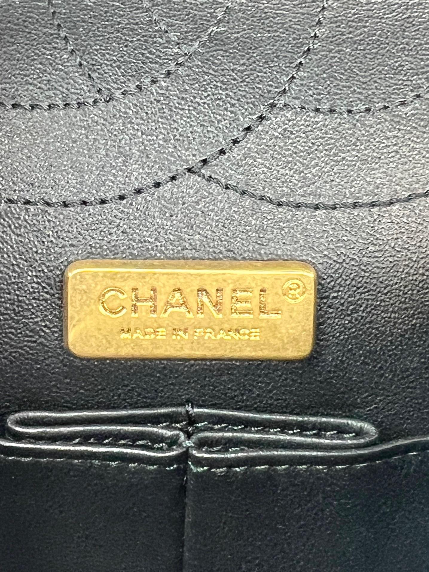 Chanel Aged Calfskin Quilted Casino 2.55 Reissue 225 Flap Black Shoulder Bag For Sale 11