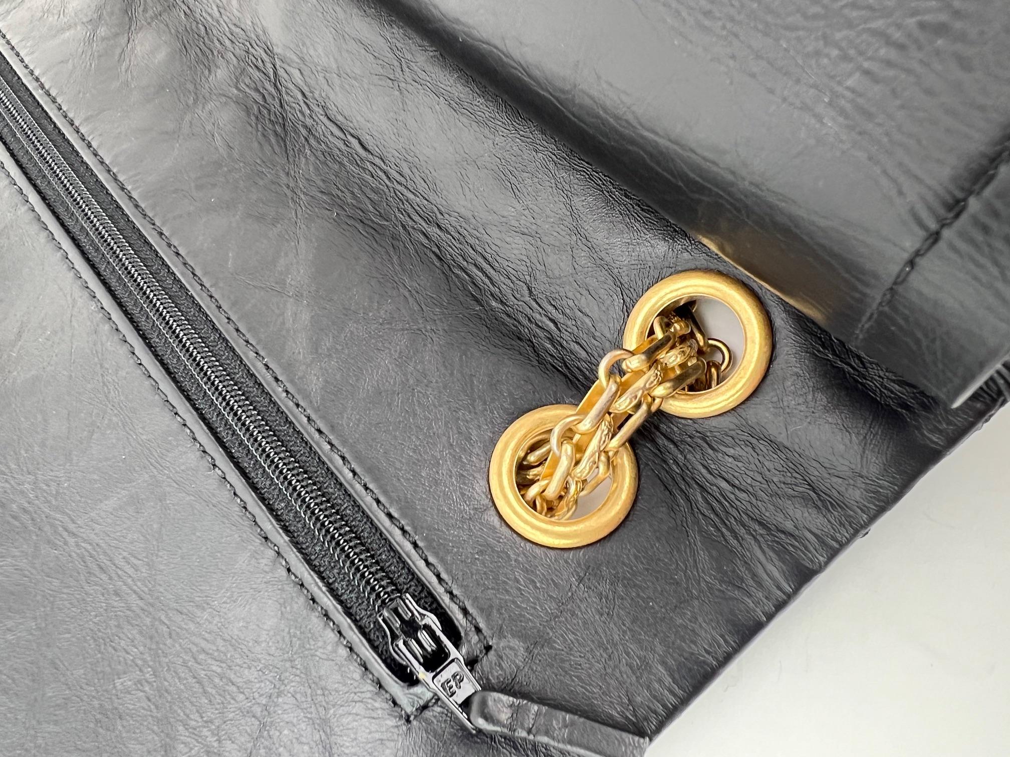 Chanel Aged Calfskin Quilted Casino 2.55 Reissue 225 Flap Black Shoulder Bag For Sale 5