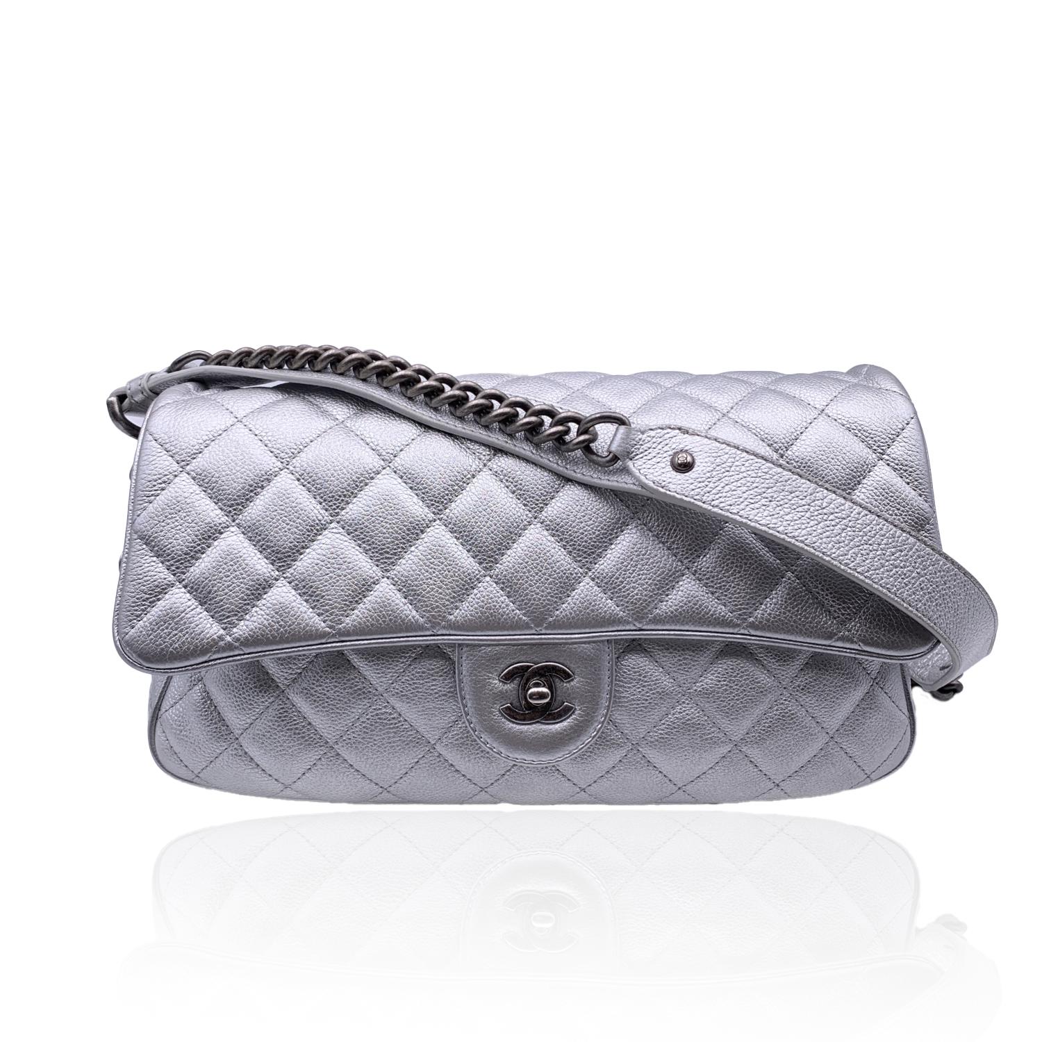 Chanel Airline 2016 Silver Metal Quilted Leather Easy Flap Shoulder Bag In Excellent Condition In Rome, Rome