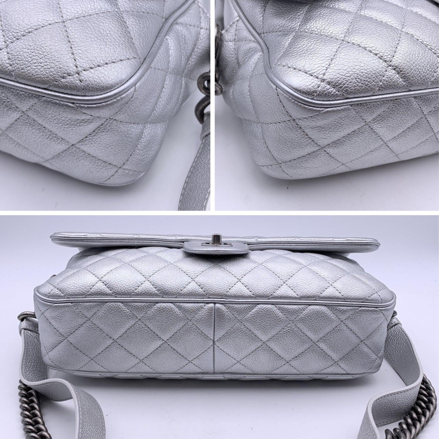 Chanel Airline 2016 Silver Quilted Leather Easy Flap Shoulder Bag In Excellent Condition For Sale In Rome, Rome
