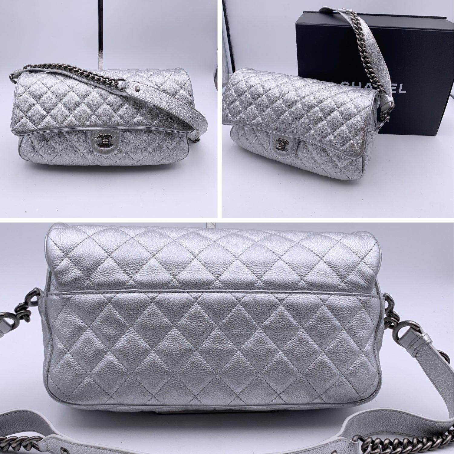Women's Chanel Airline 2016 Silver Quilted Leather Easy Flap Shoulder Bag For Sale