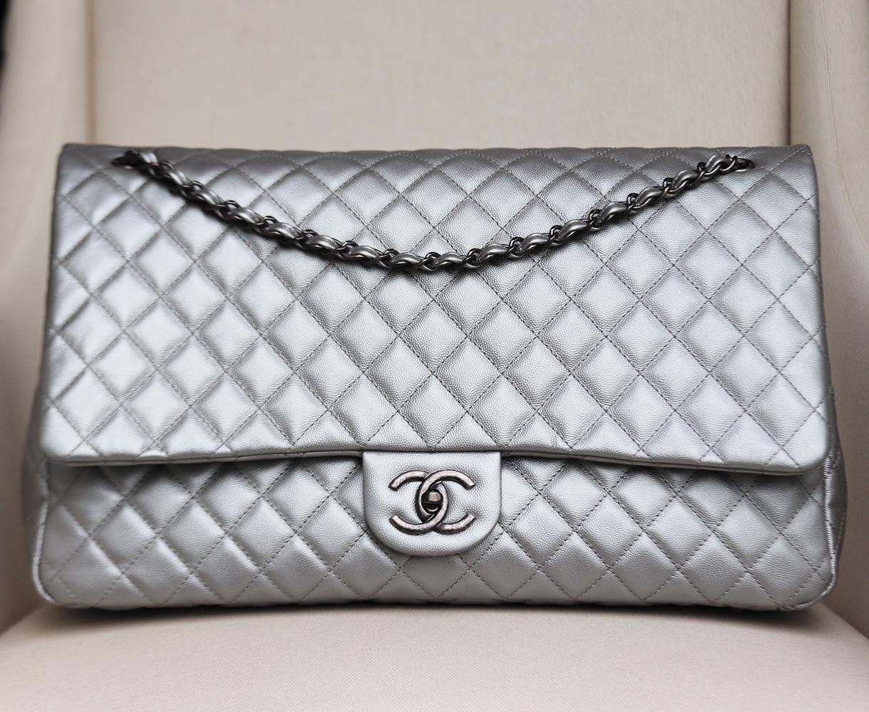 Chanel Airlines Large XXL Classic Flap Bag has been hand-finished by skilled artisans in the label's workshop, boasting silver quilted caviar calfskin-leather exterior, this design is accented with antiqued-silver and silk calfskin-leather chain