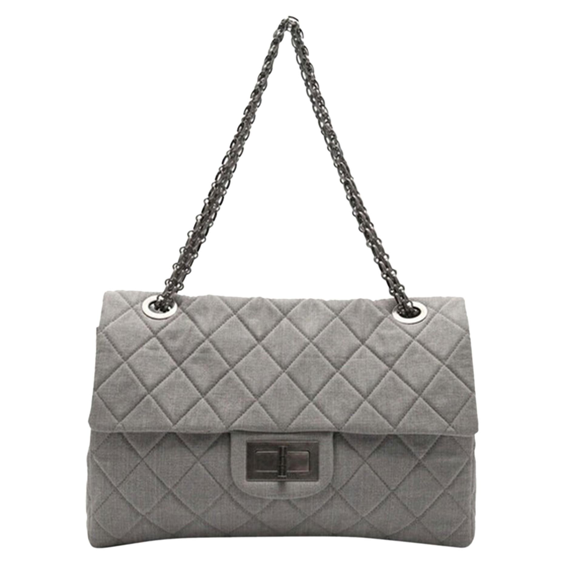 Chanel Reissue XXL Airlines Flap Travel Maxi Bag Grey Quilted Maxi

Stylish Chanel Reissue extra large travel flap bag featuring diamond stitch quilted grey denim canvas in a classic style with a frontal flap. It features two strands of ruthenium