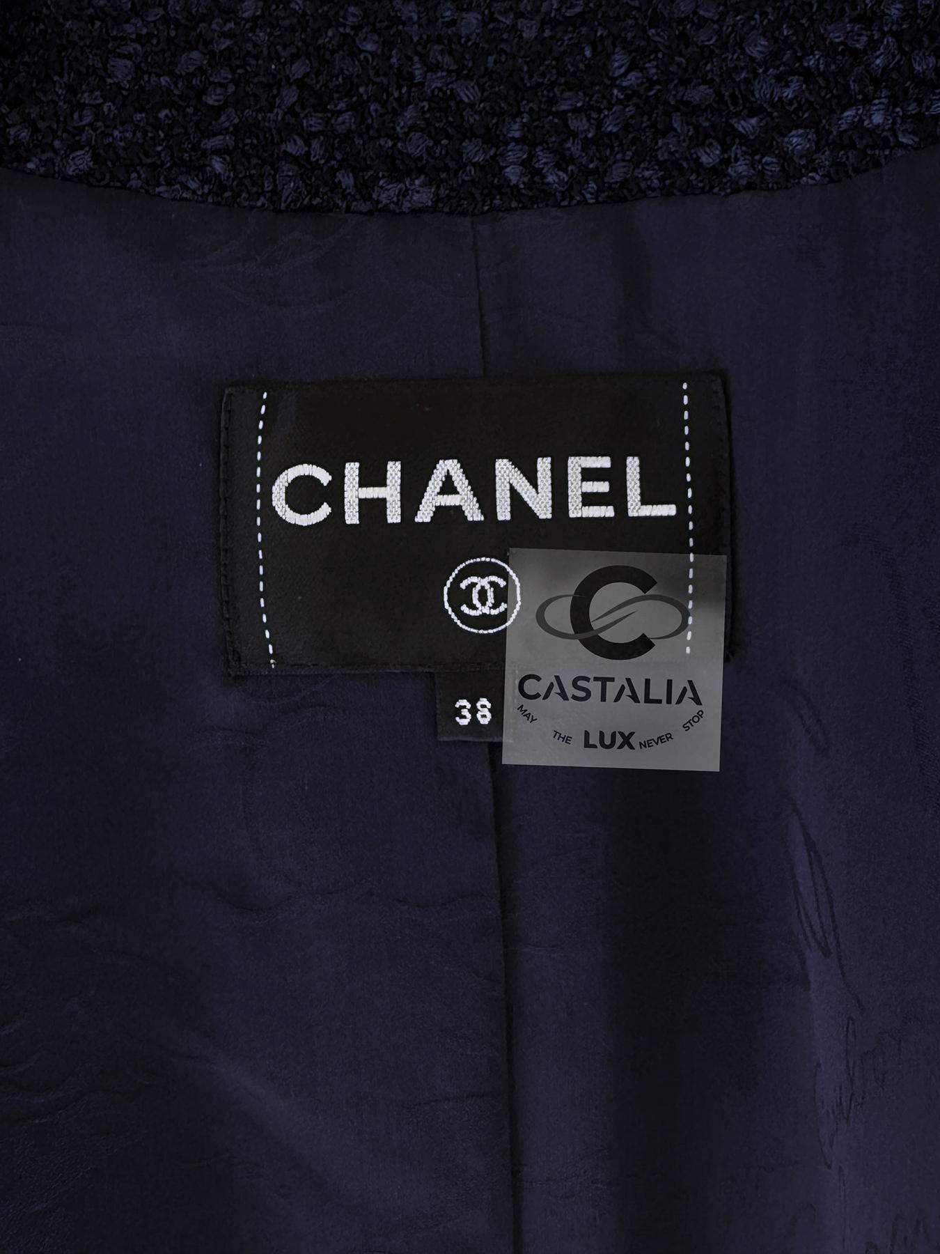 Chanel Airport Collection CC Buttons Navy Tweed Jacket 38 FR in vendita 8