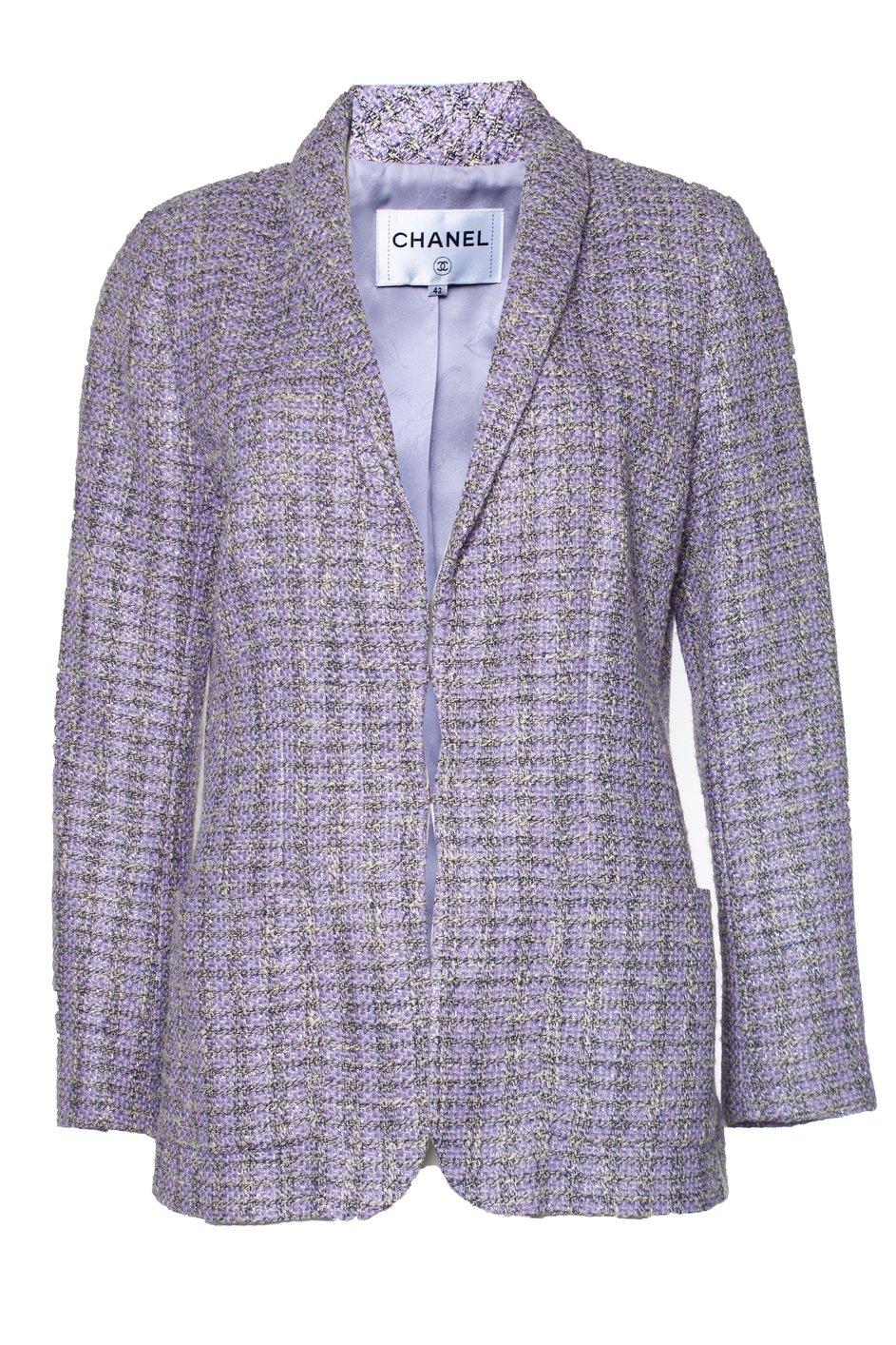Charming Chanel lavender tweed jacket with CC logo silver-tone buttons from AIRPORT Colletion
Size mark 42 FR. Condition is pristine.