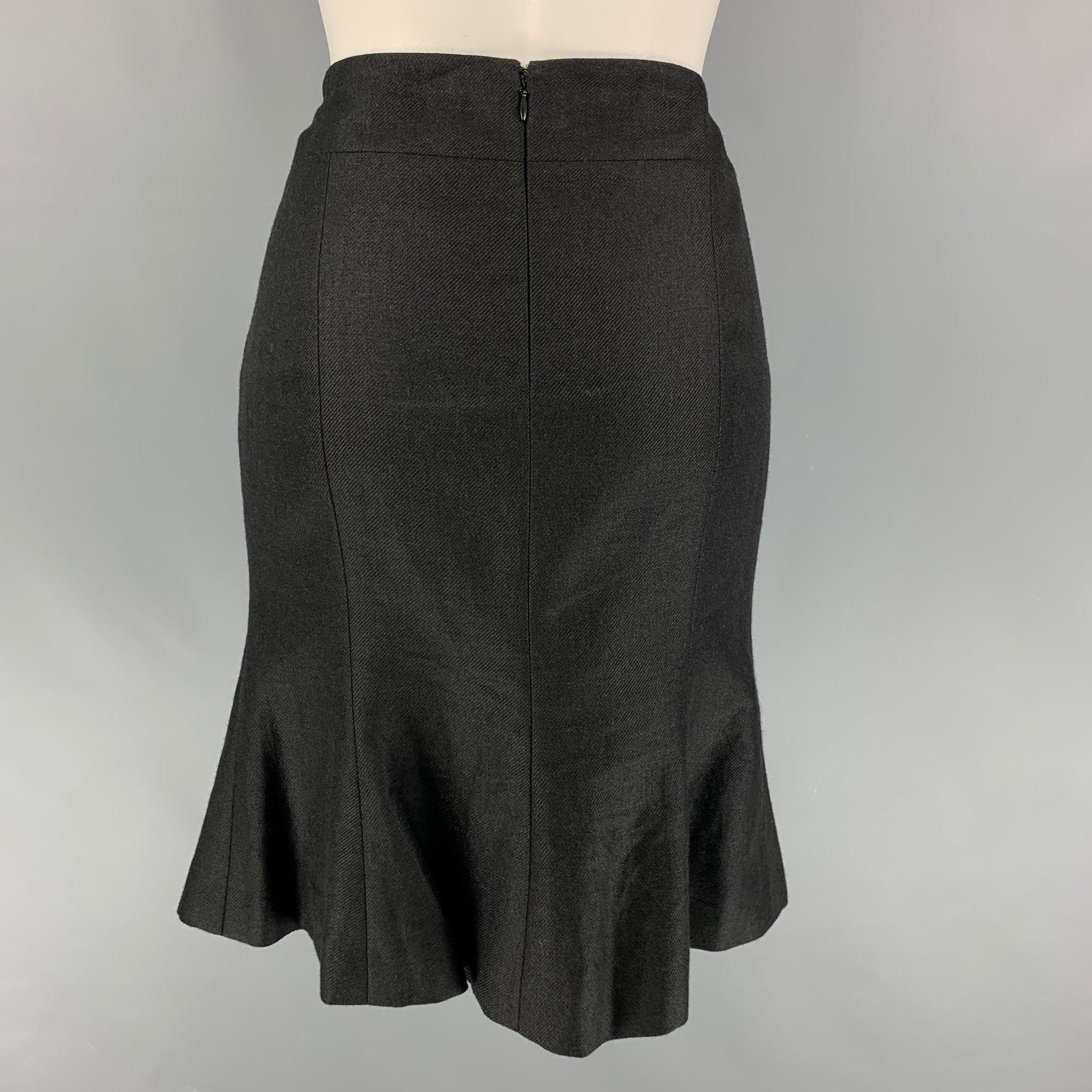 CHANEL AL719 05C Size 4 Black Linen Trumpet Skirt In Good Condition For Sale In San Francisco, CA