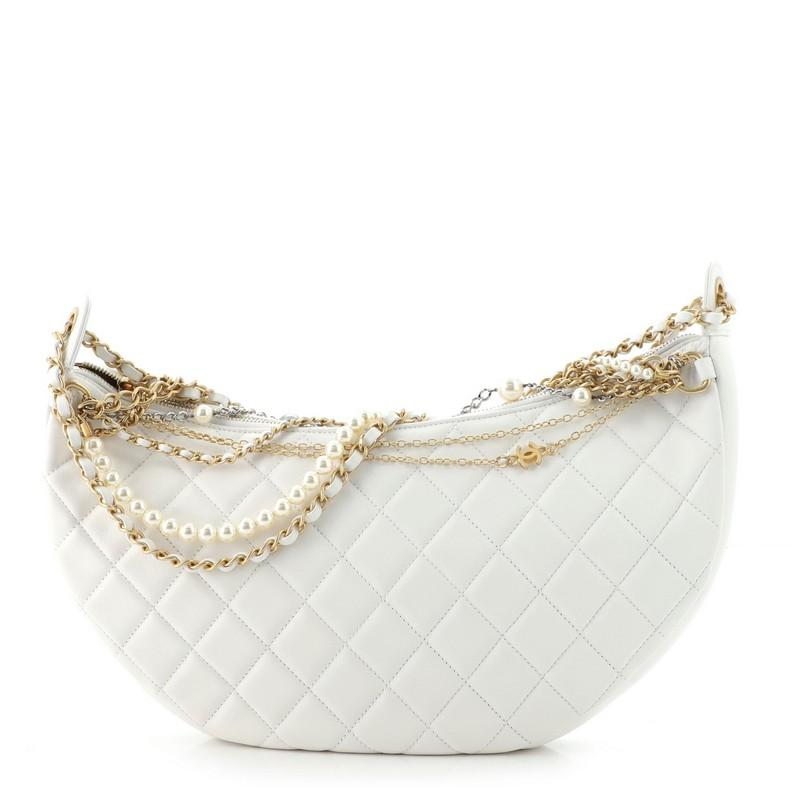 Chanel All About Chains Hobo Gestepptes Lammfell im Zustand „Gut“ in NY, NY