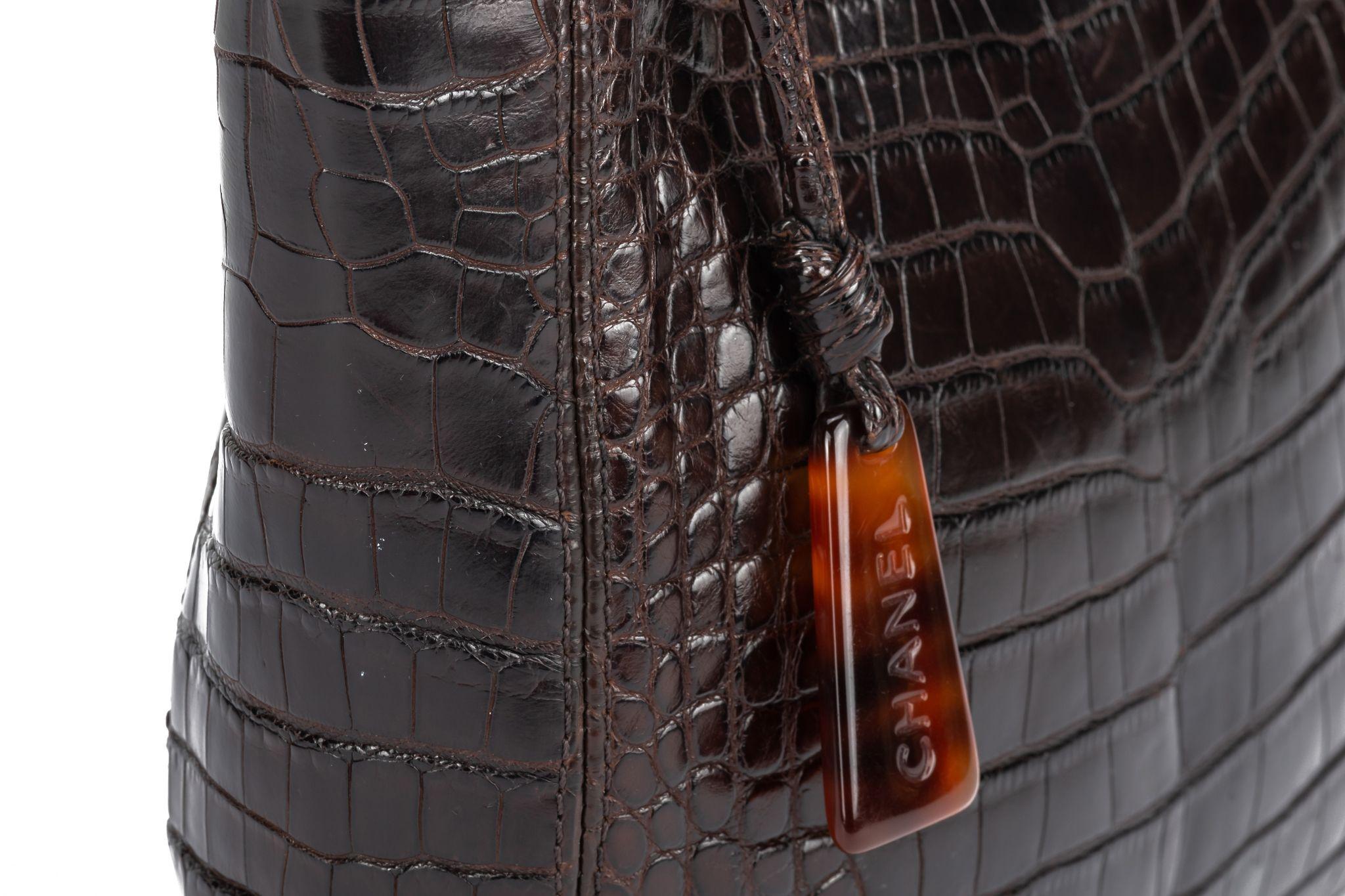 Chanel Alligatorleder-Tasche mit Schildpatt-Kette im Angebot 7