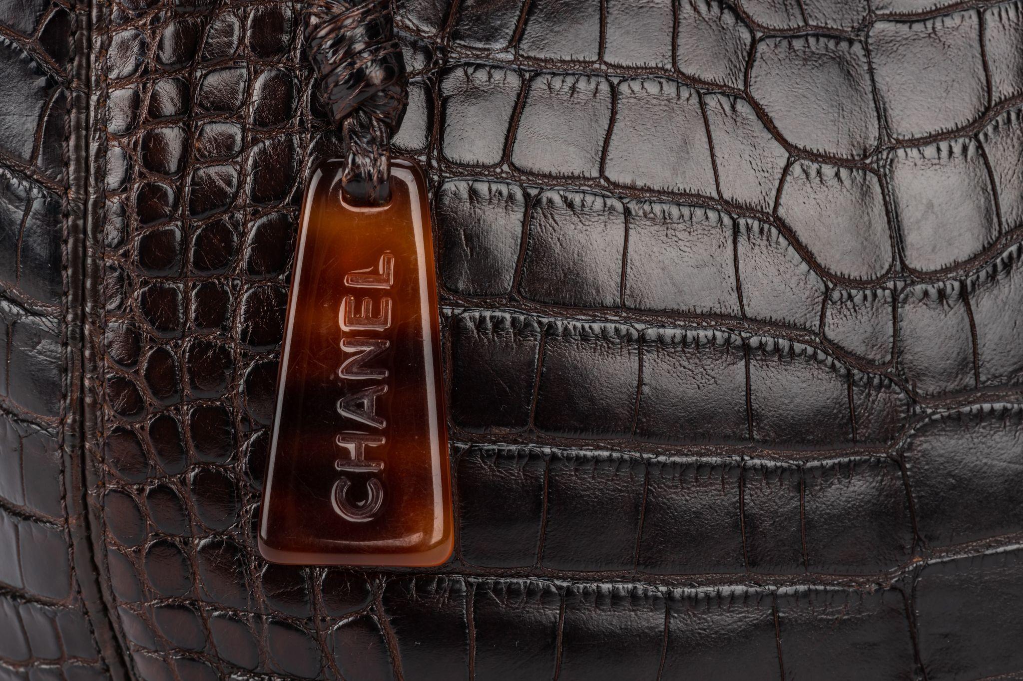Chanel Alligatorleder-Tasche mit Schildpatt-Kette im Angebot 8