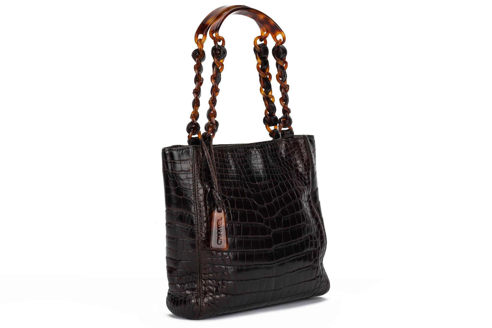 Chanel Alligatorleder-Tasche mit Schildpatt-Kette im Zustand „Hervorragend“ im Angebot in West Hollywood, CA