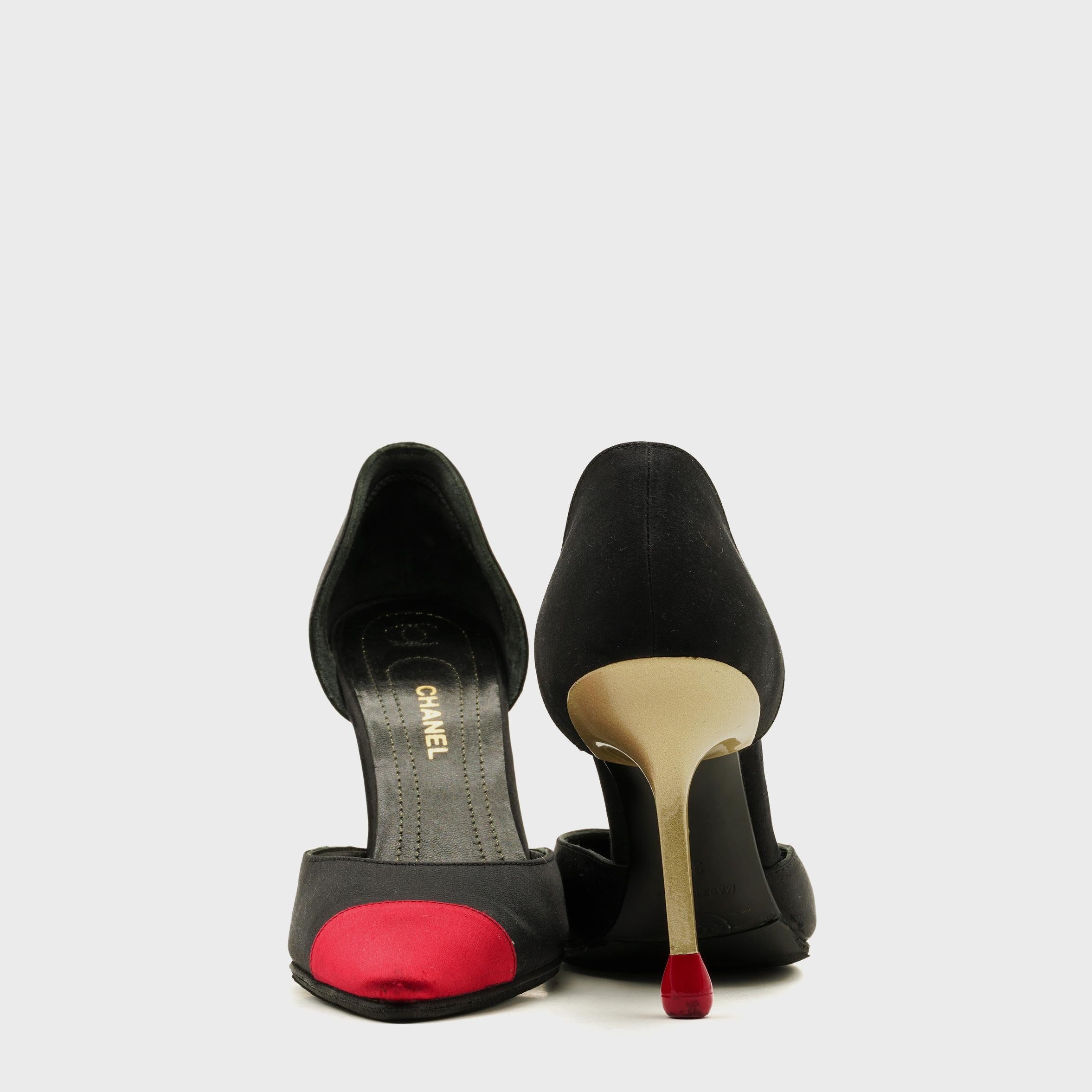 Bombas de satén negras y rojas 