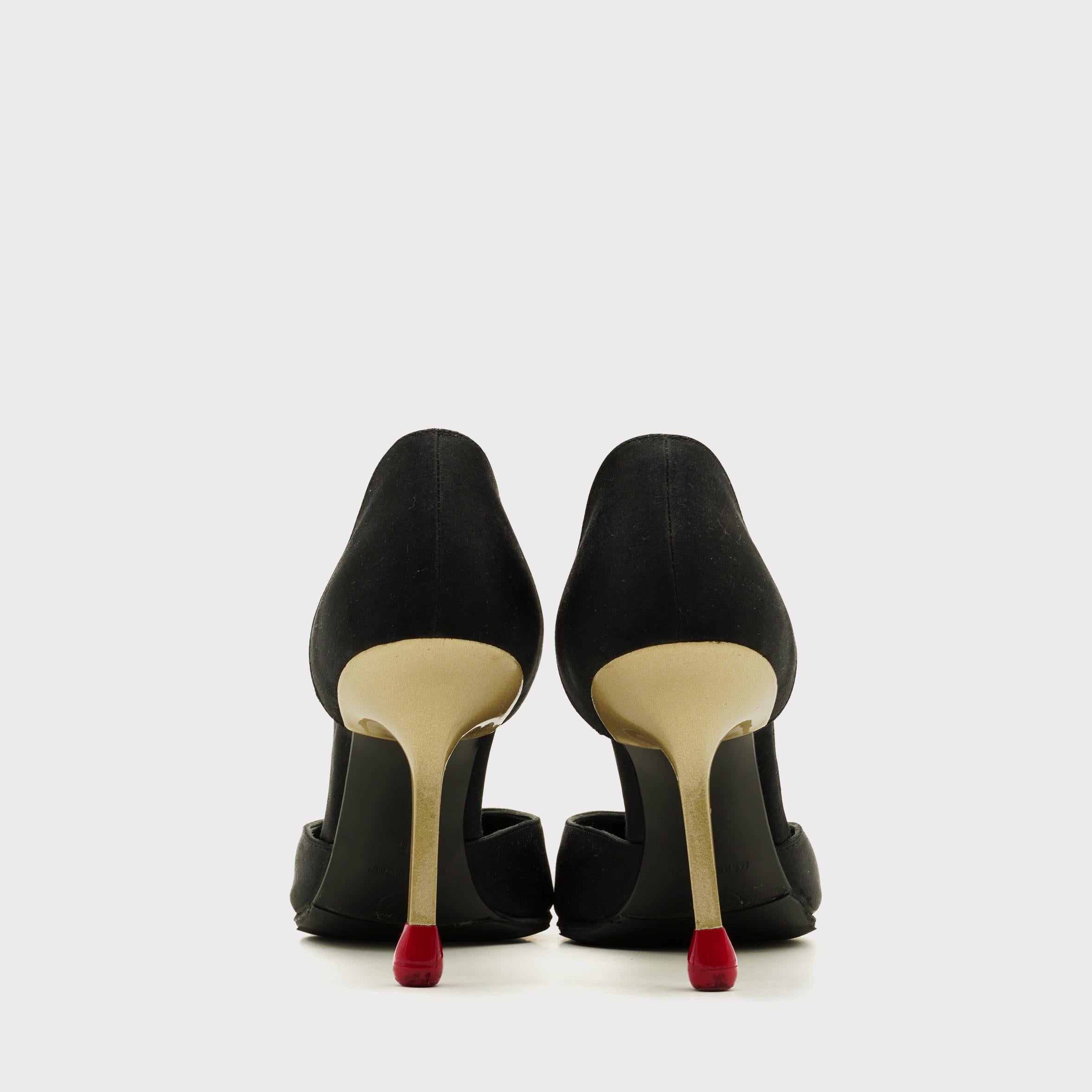 De las mujeres Bombas de satén negras y rojas 