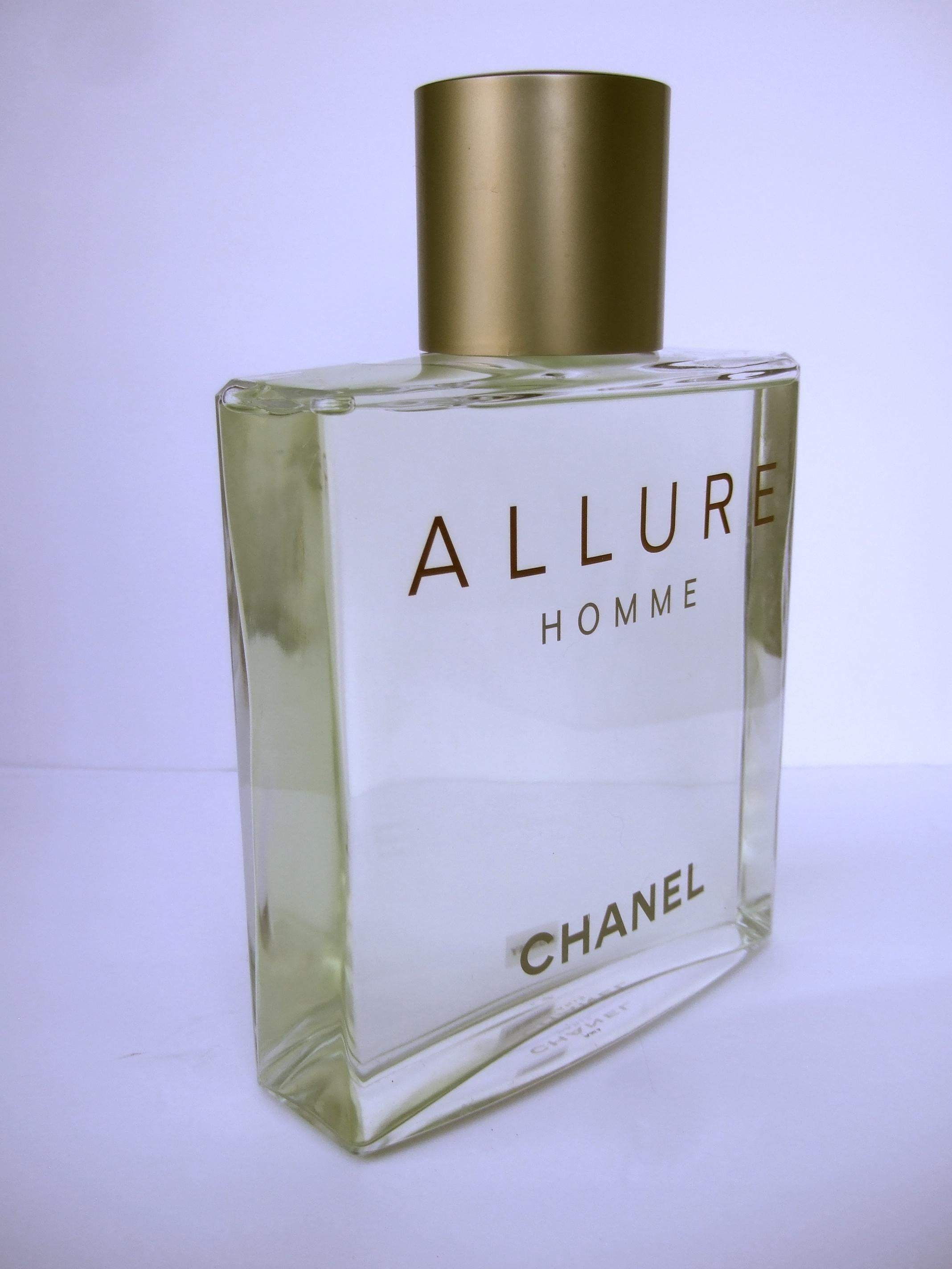 Gris Chanel Allure Homme grande bouteille de factice en verre en vente