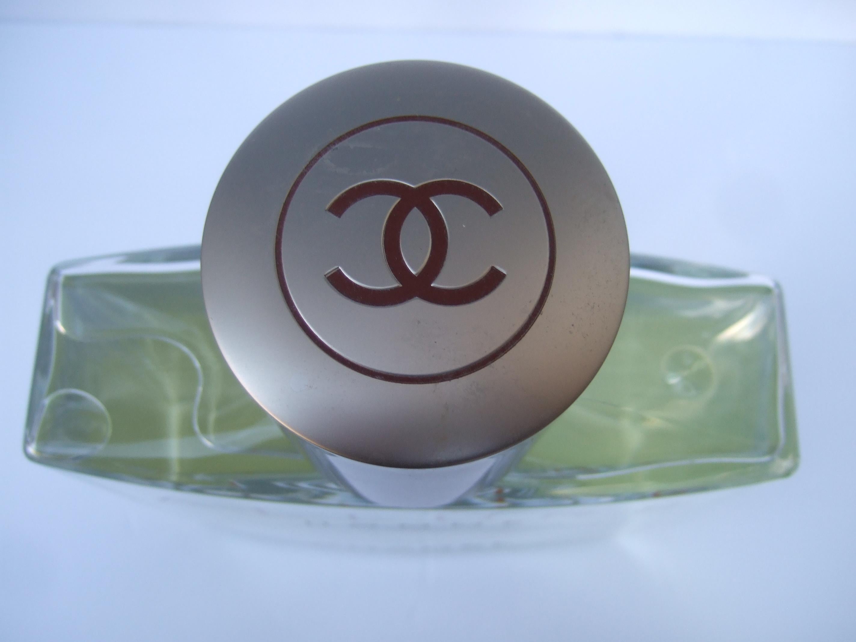 Chanel Allure Homme grande bouteille de factice en verre en vente 2