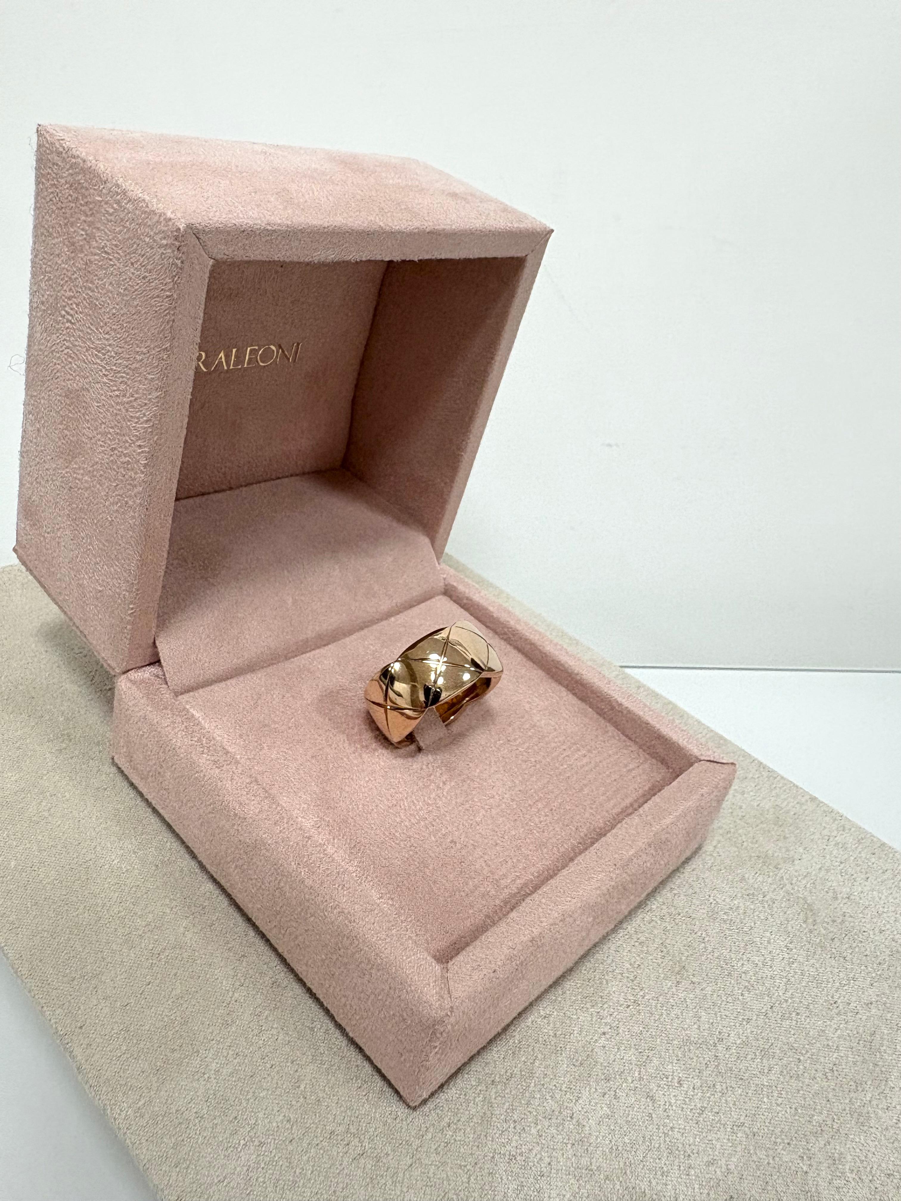 Chanel Ring Coco Crush Beige Gold 18 kt. In Excellent Condition For Sale In Rome, IT