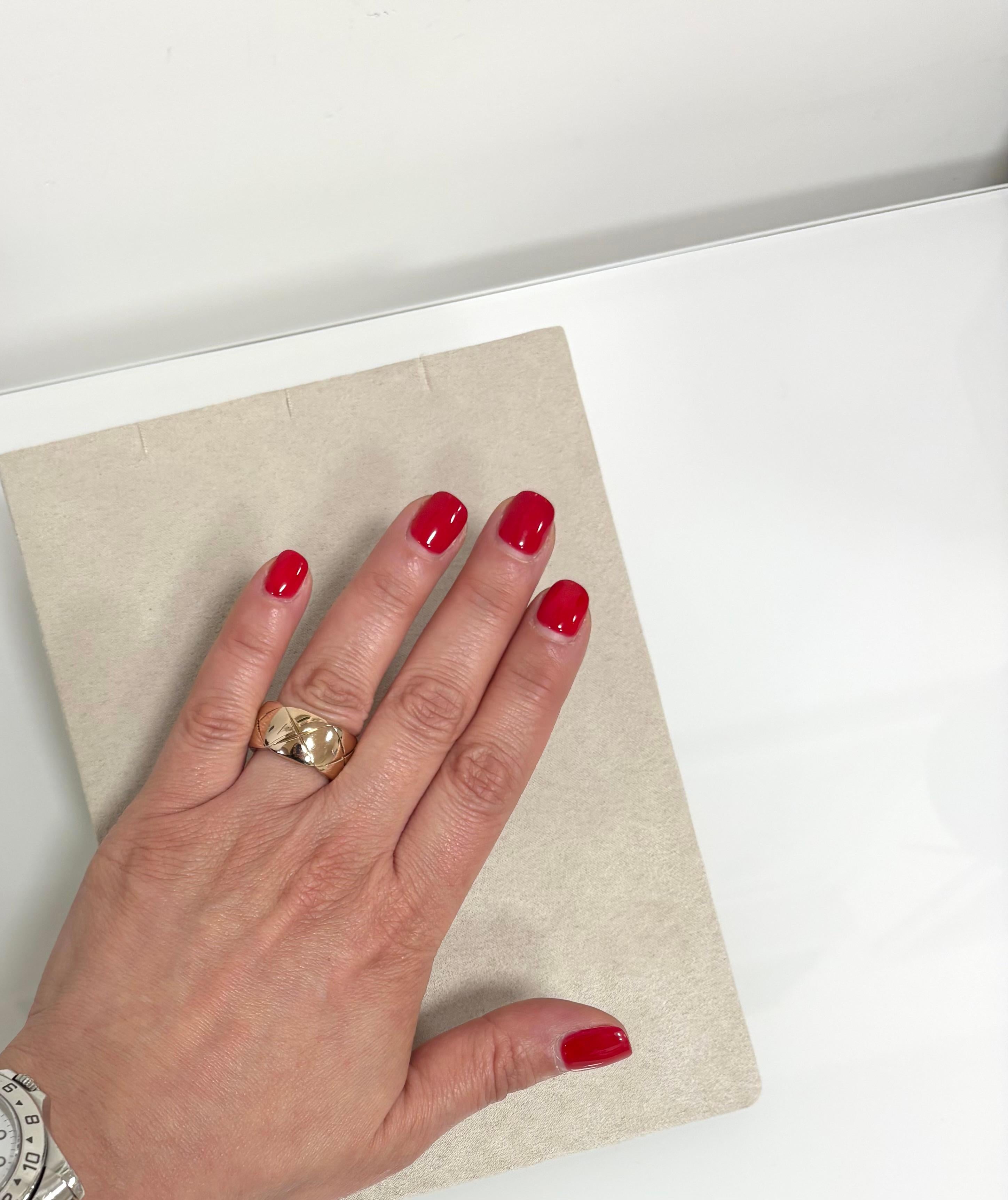 Chanel Ring Coco Crush Beige Gold 18 kt. For Sale 2