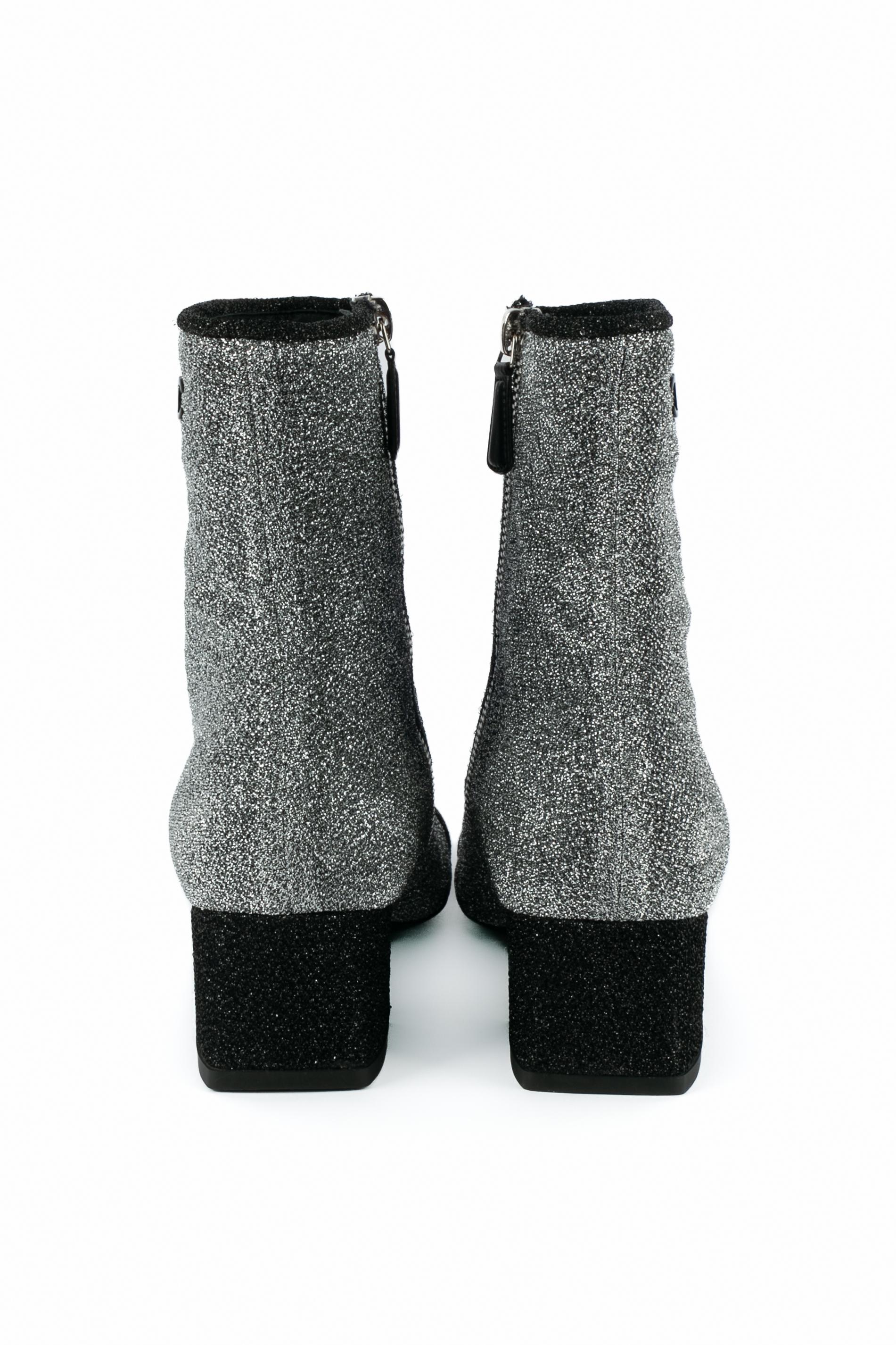 Donna Stivaletti Chanel in vendita