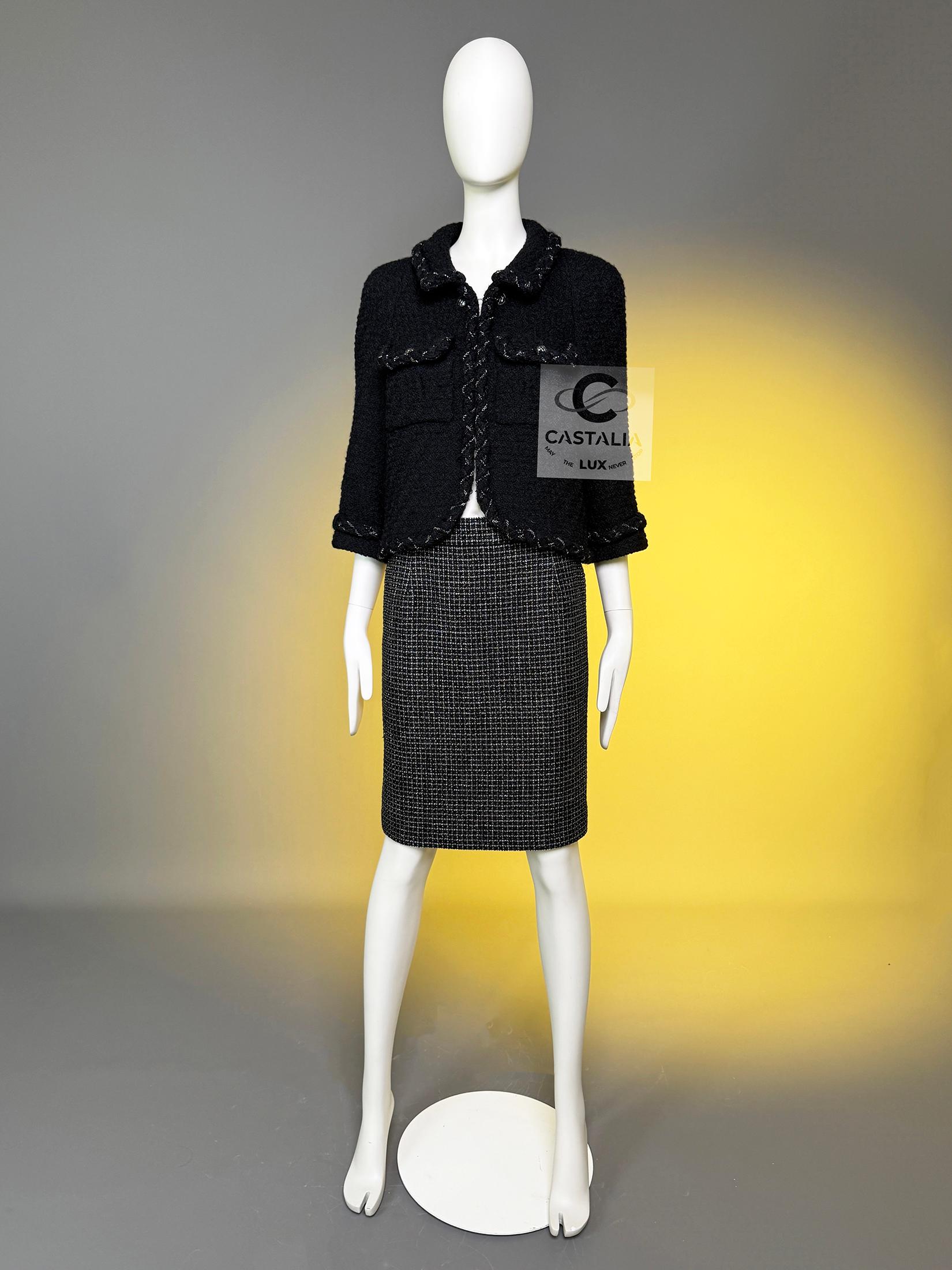 Chaqueta de tweed negra con adornos de cadenas estilo Chanel Anna Wintour 38 FR en venta 7