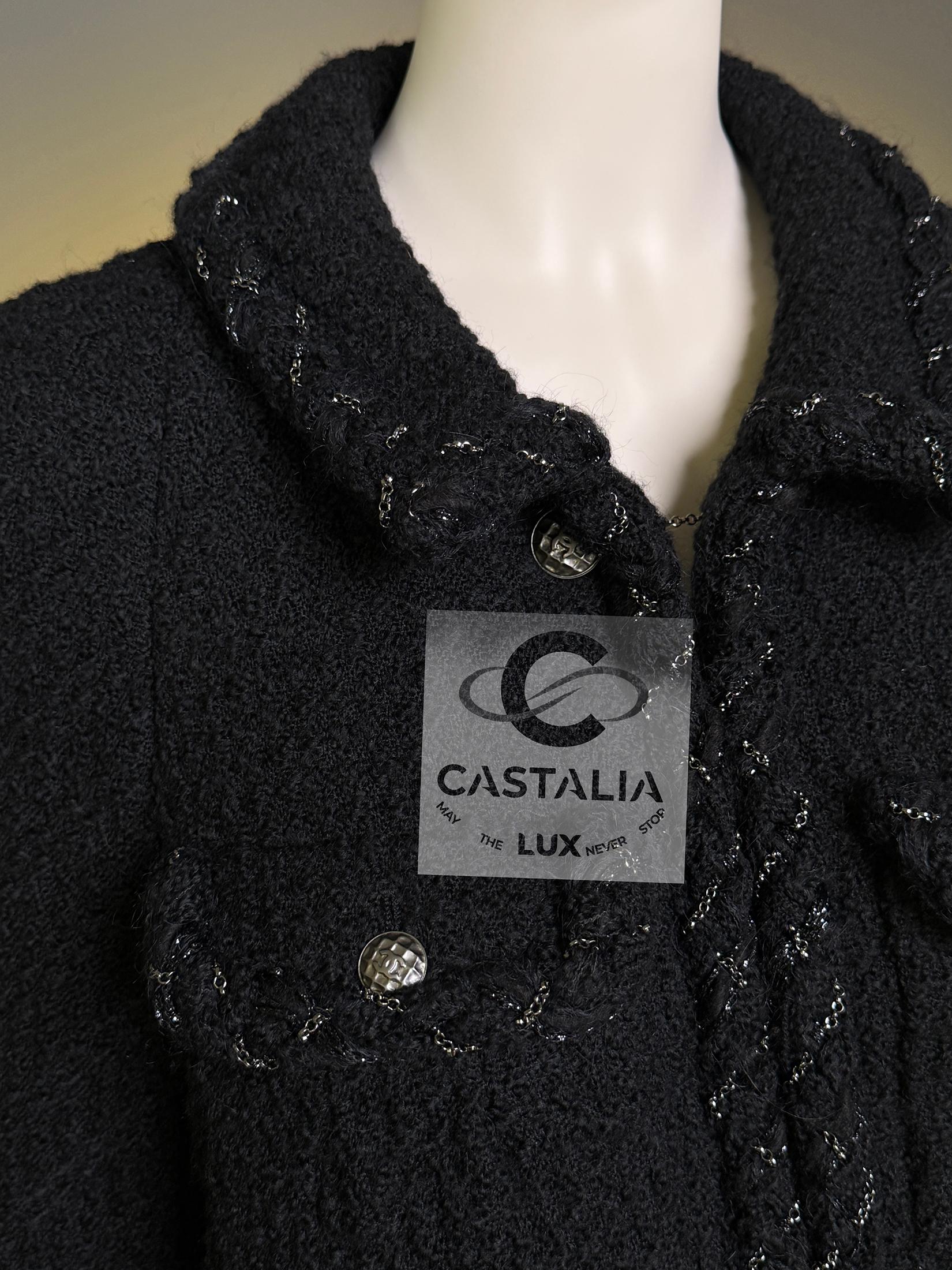 Chaqueta de tweed negra con adornos de cadenas estilo Chanel Anna Wintour 38 FR en venta 3