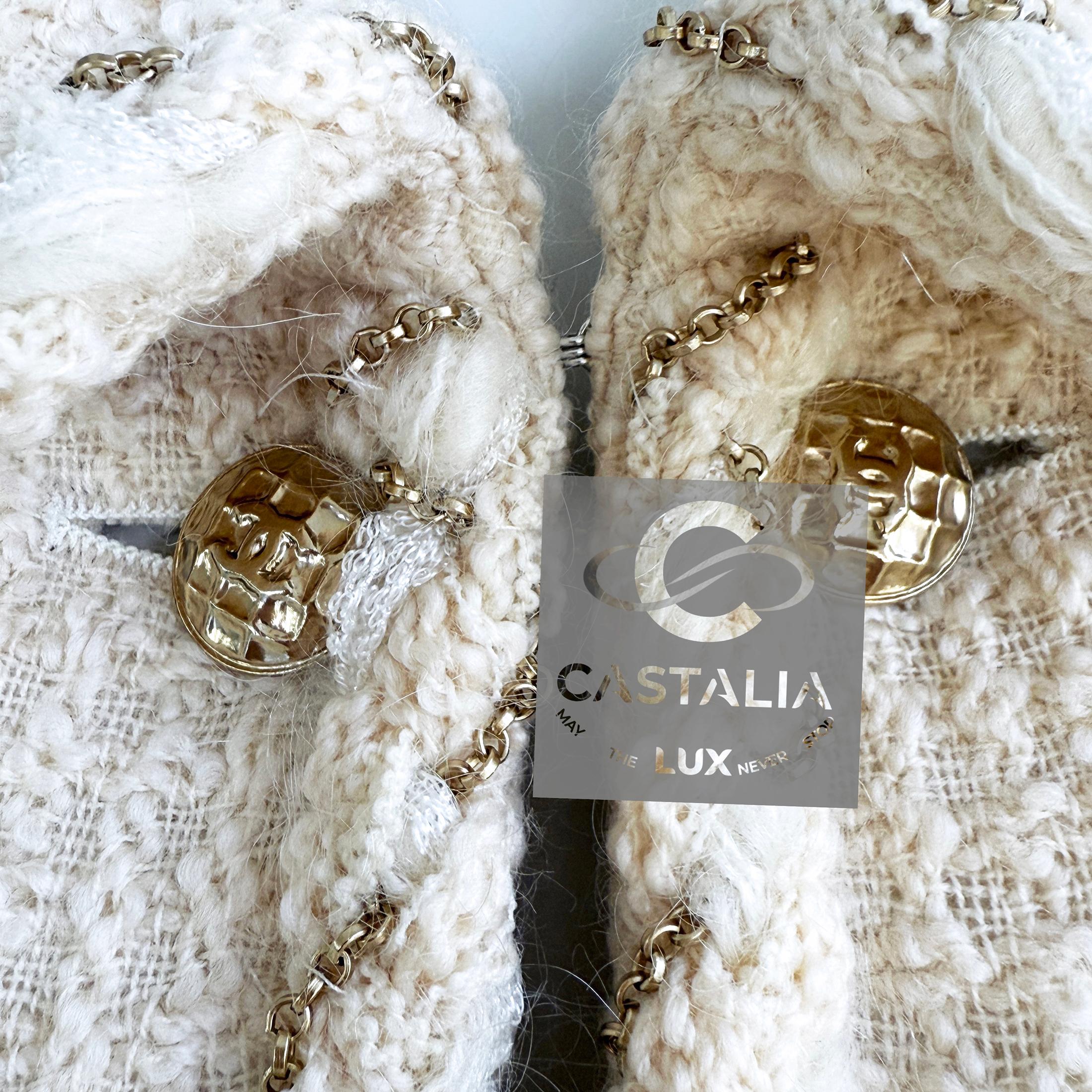 Chanel Anna Wintour Style Ecru Tweed Ensemble with Chain Accents 36 FR For Sale 6