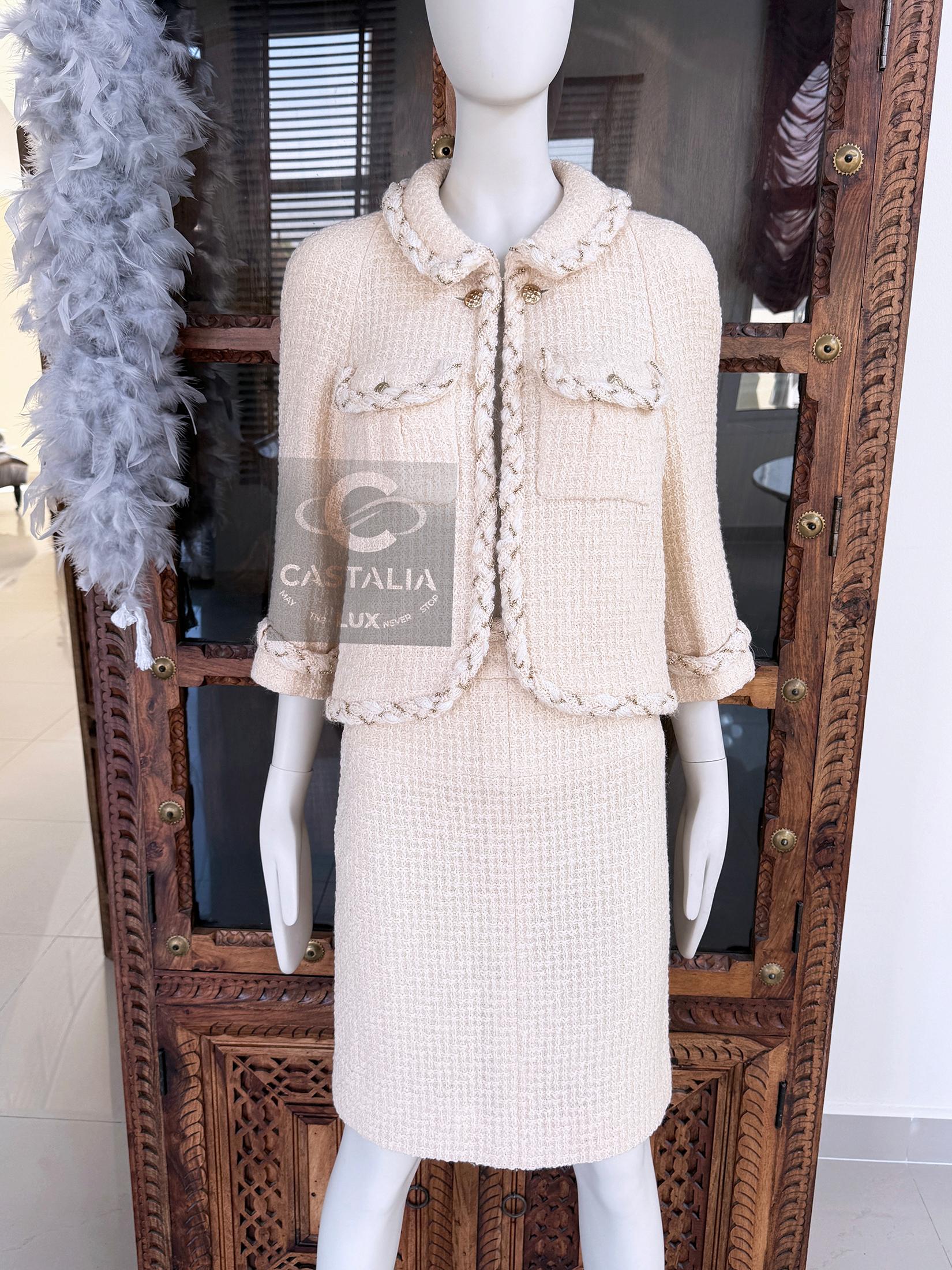 Chanel Anna Wintour Style Ecru Tweed Ensemble with Chain Accents 36 FR For Sale 8