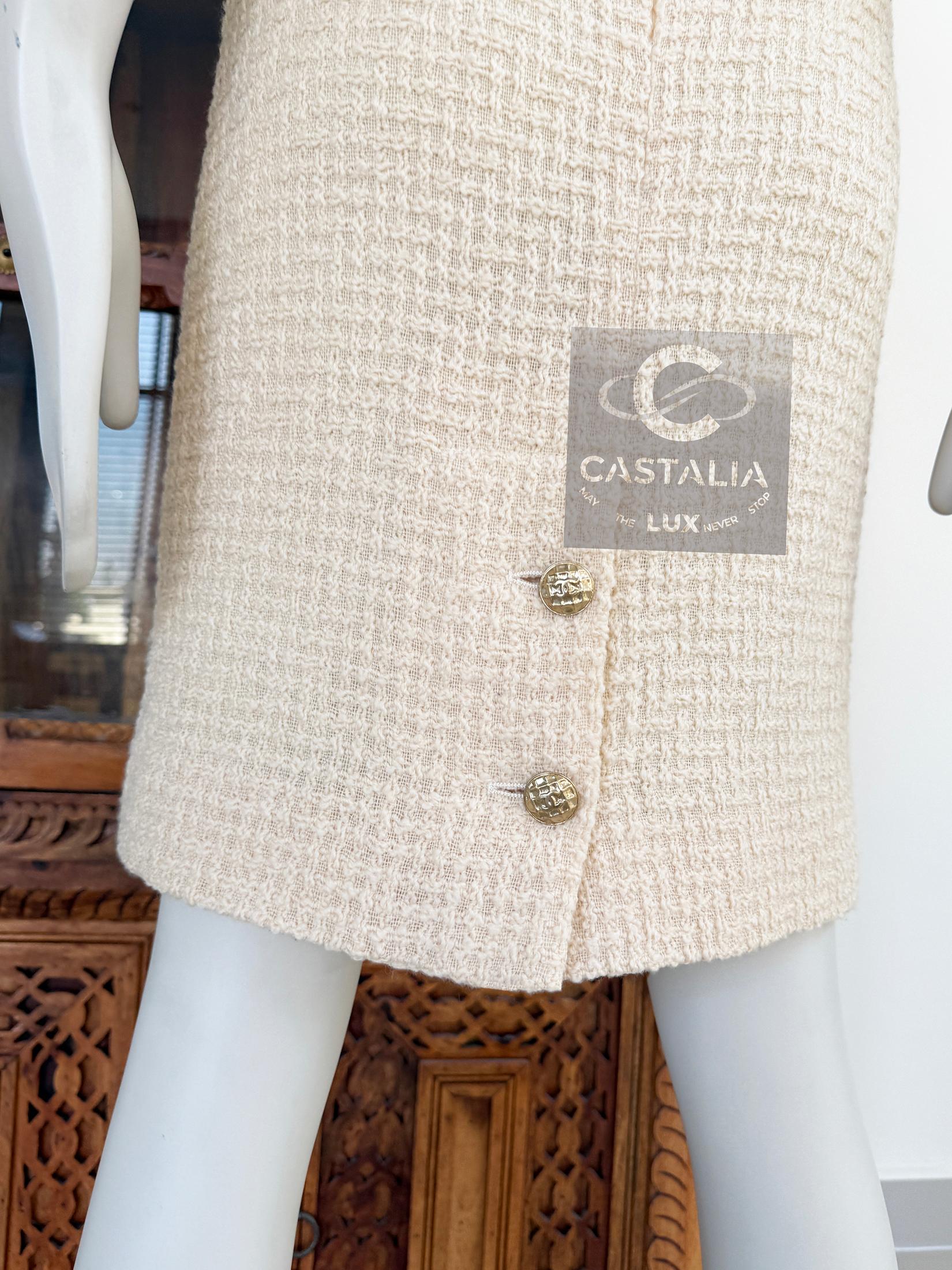 Chanel Anna Wintour Style Ecru Tweed Ensemble with Chain Accents 36 FR For Sale 11