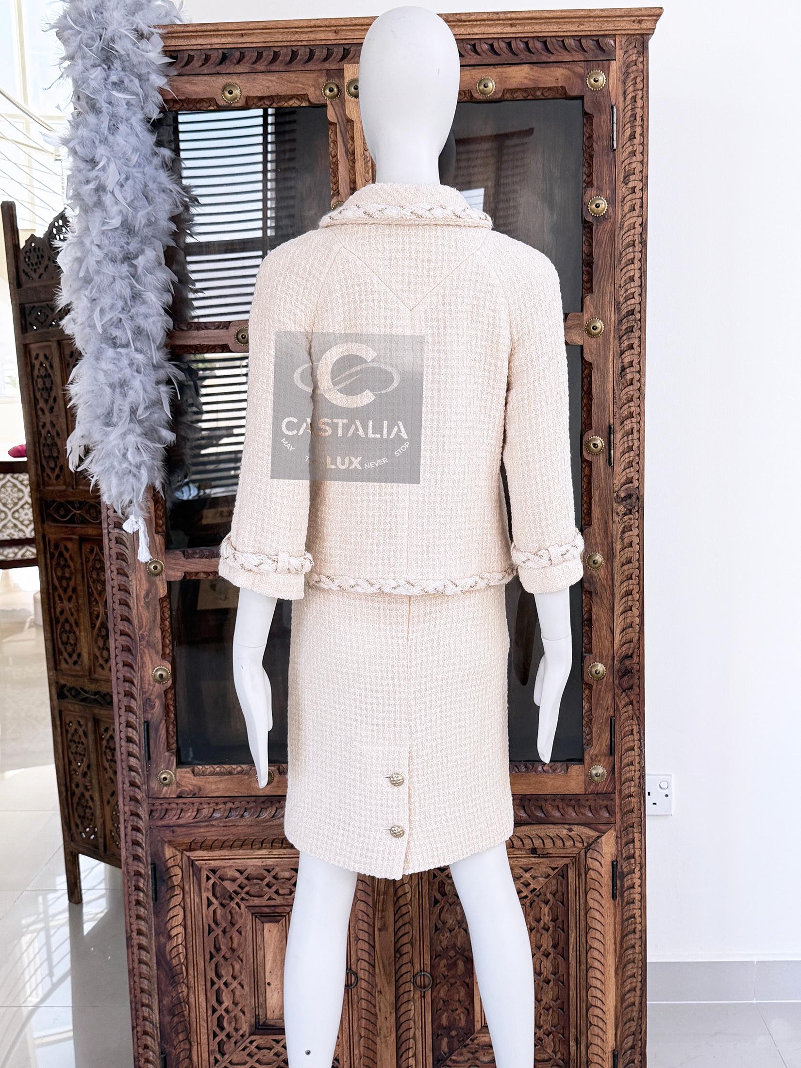 Chanel Anna Wintour Style Ecru Tweed Ensemble with Chain Accents 36 FR For Sale 12