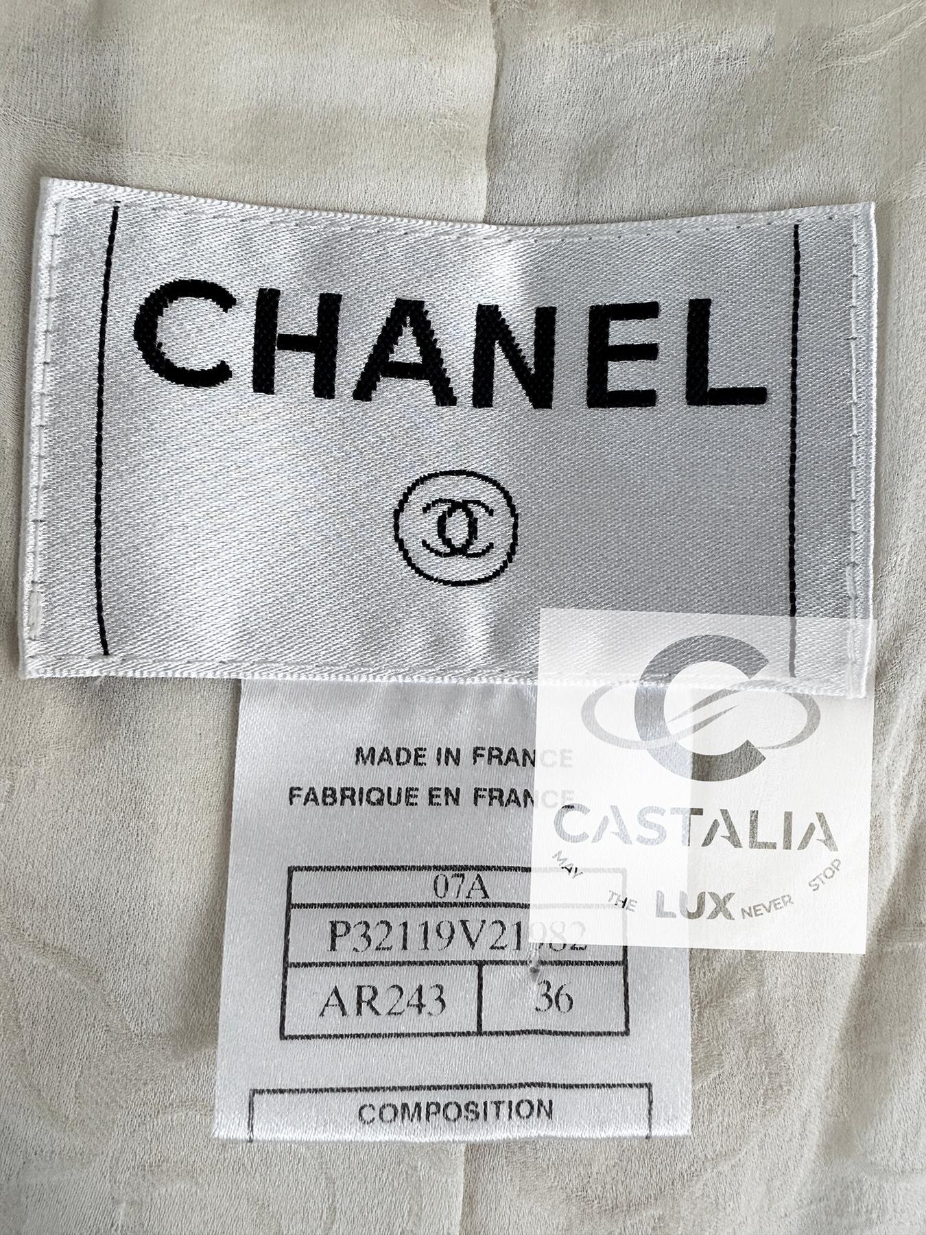 Chanel Anna Wintour Style Ecru Tweed Ensemble with Chain Accents 36 FR For Sale 13