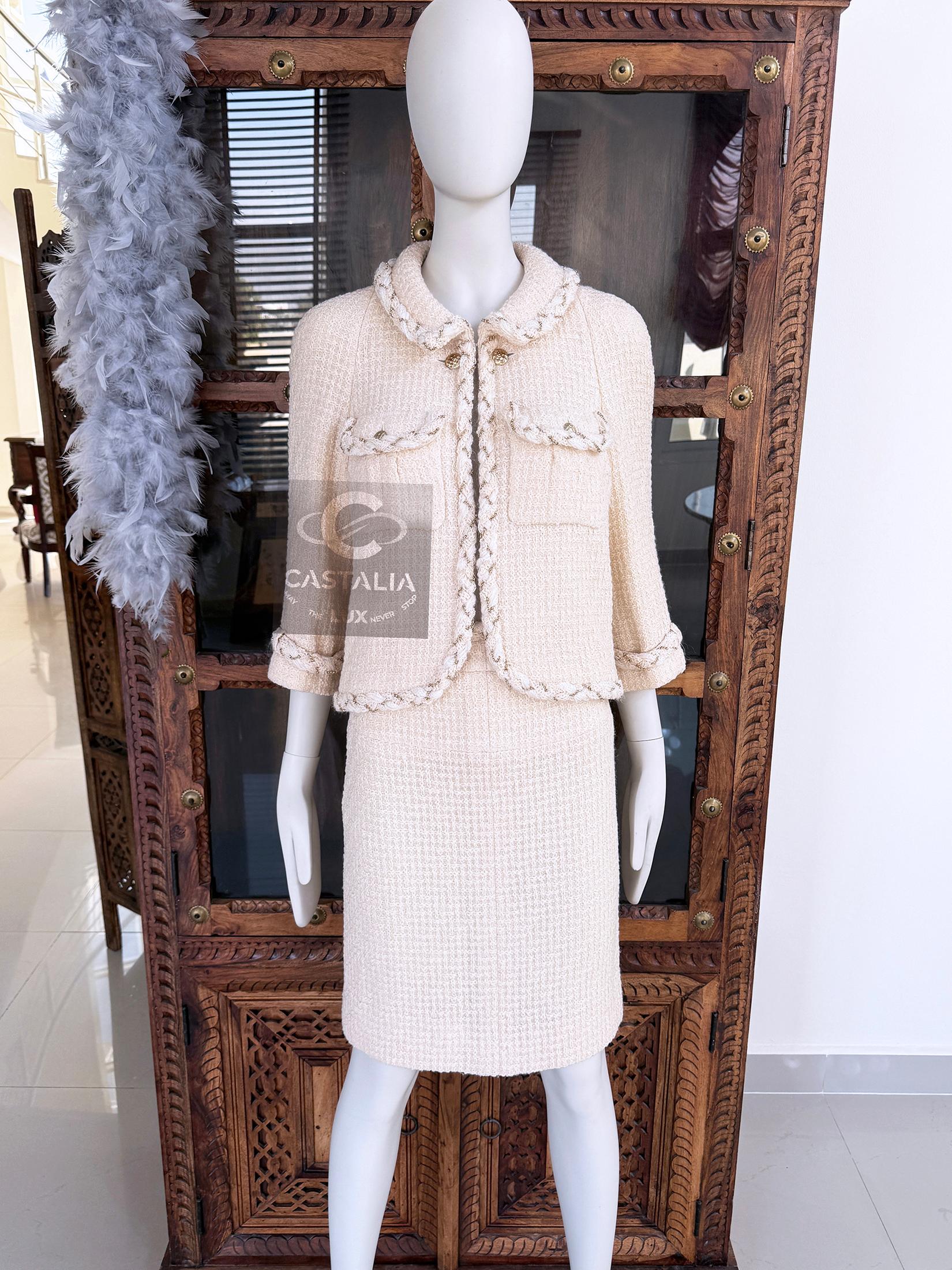 Chanel Anna Wintour Style Ecru Tweed Ensemble with Chain Accents 36 FR For Sale 1