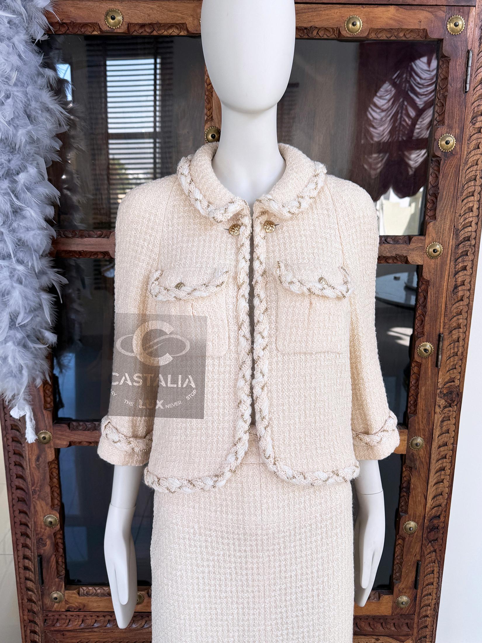Chanel Anna Wintour Style Ecru Tweed Ensemble with Chain Accents 36 FR For Sale 2