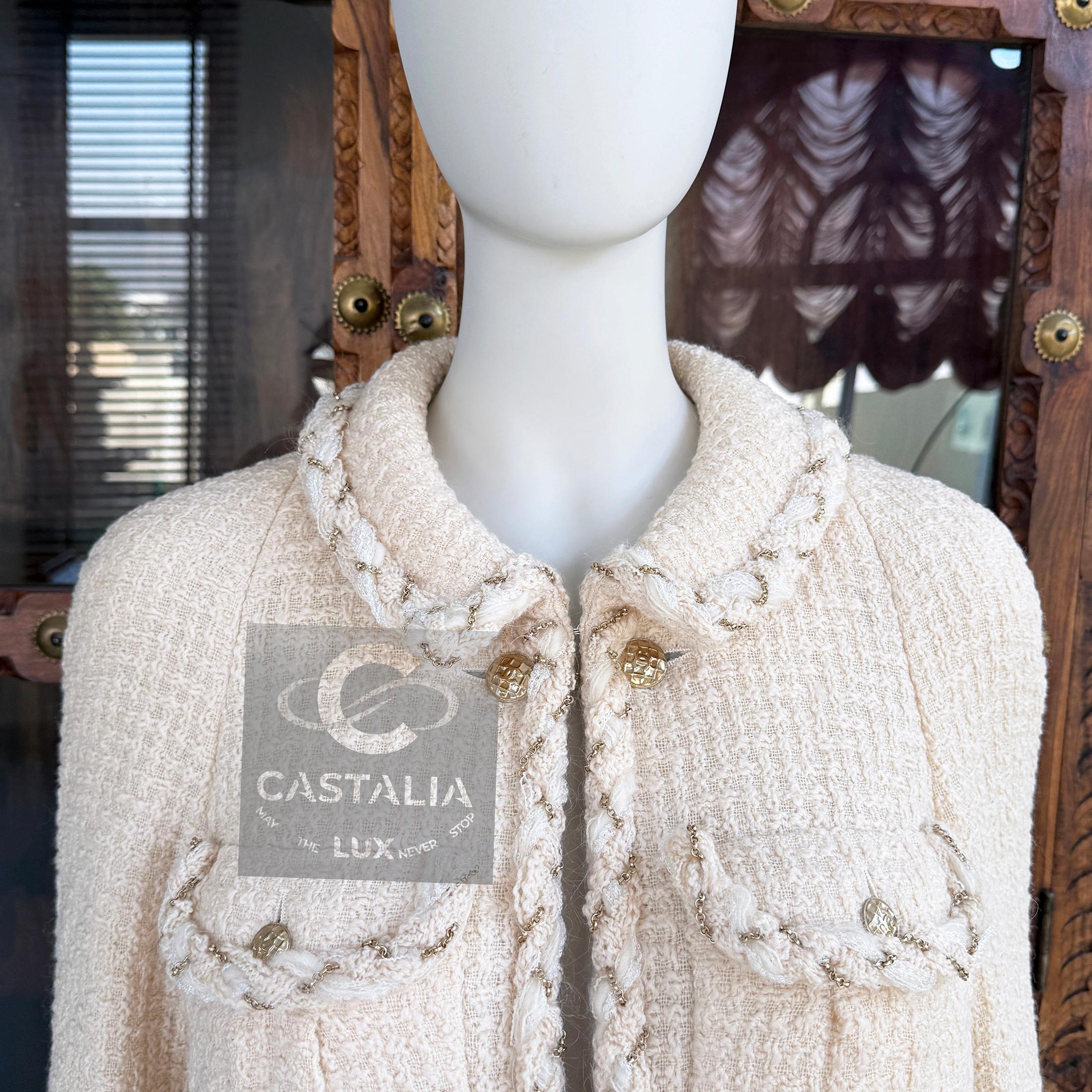 Chanel Anna Wintour Style Ecru Tweed Ensemble with Chain Accents 36 FR For Sale 3