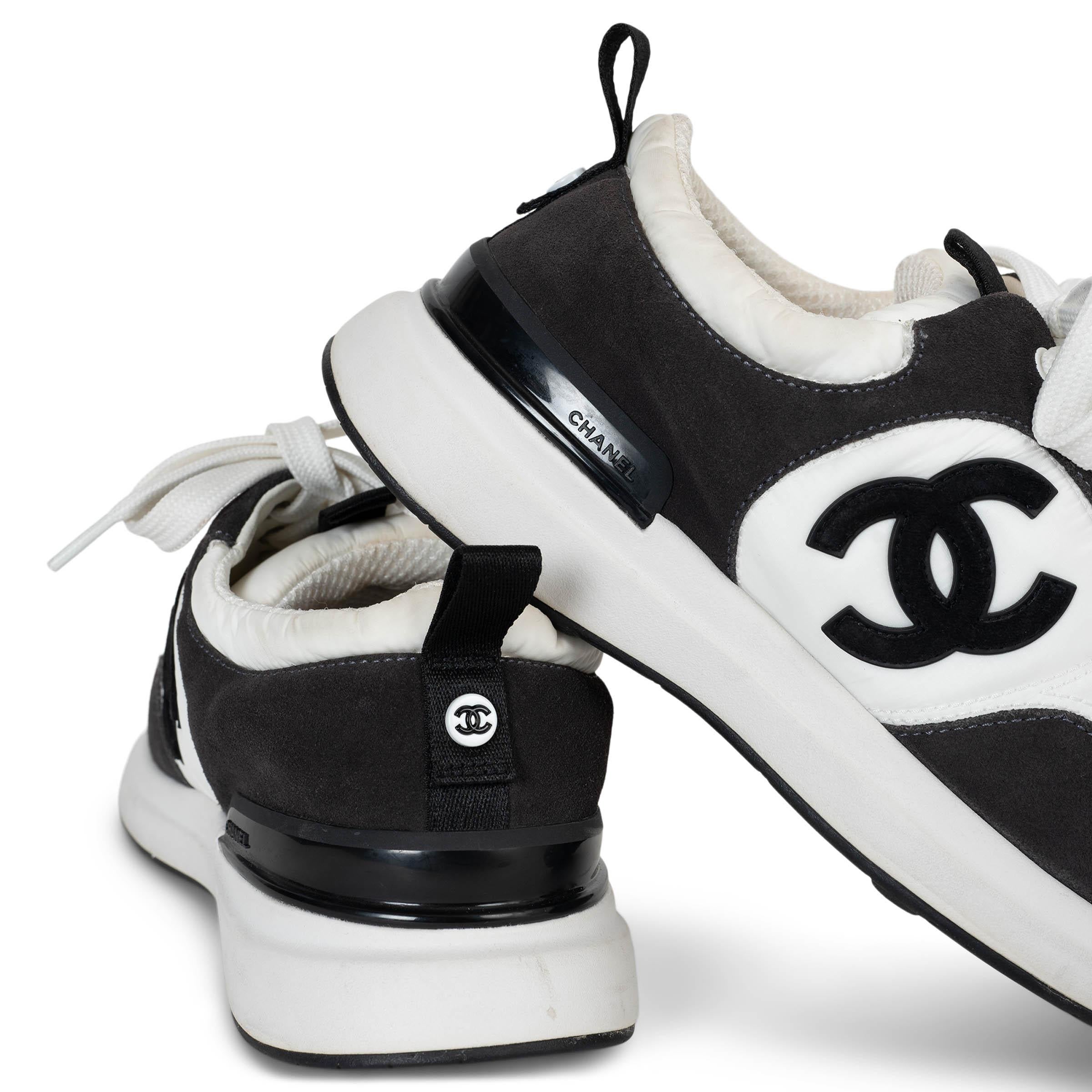 CHANEL anthrazitfarbene Turnschuhe aus Wildleder & weißem Nylon 21P LOW TOP Schuhe 39 passt 38,5 im Angebot 2