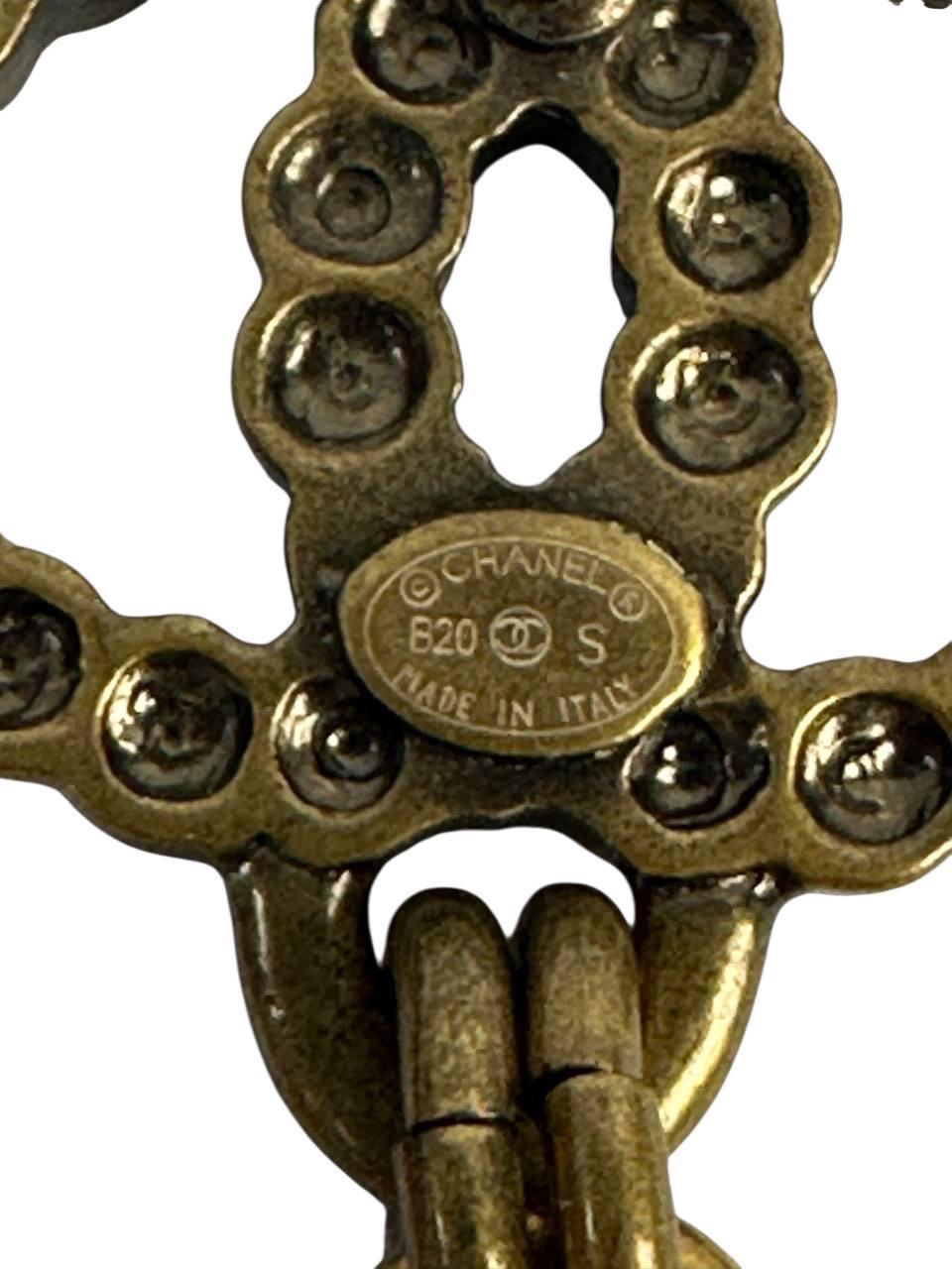 Donna Orecchini a goccia CC No. 5 in oro antico Chanel in vendita