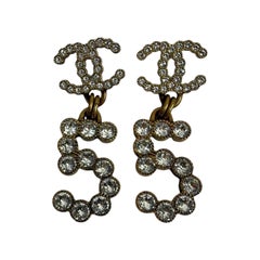 Orecchini a goccia CC No. 5 in oro antico Chanel