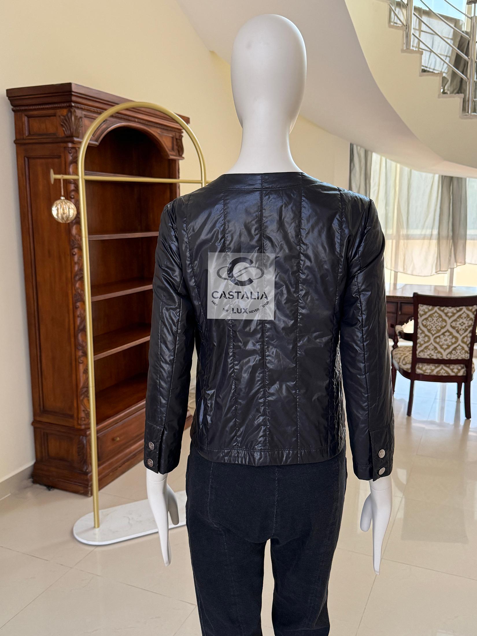 Chanel Apres Ski Style CC Logo Buttons Chaqueta Negra 34 FR en venta 6