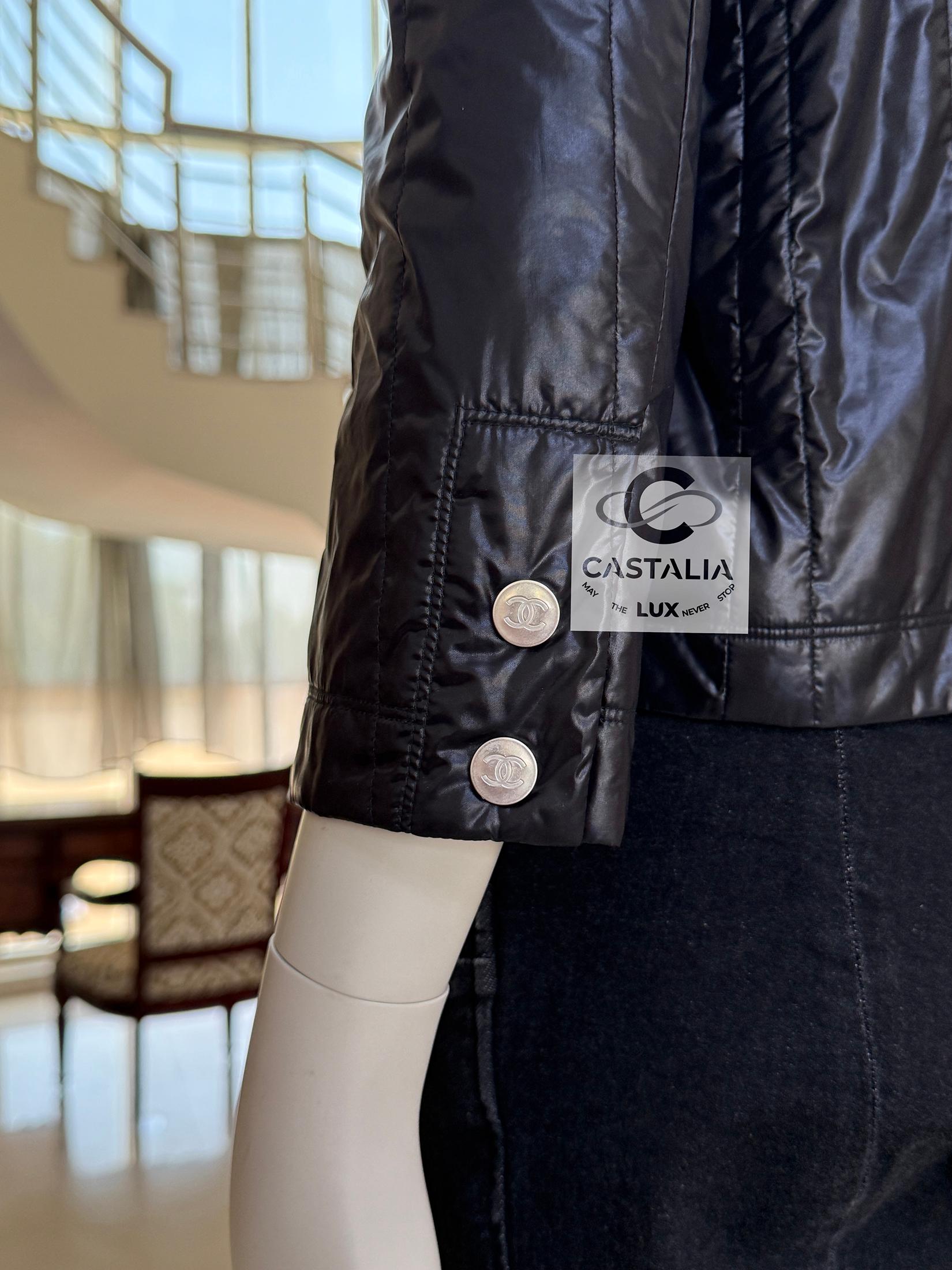 Chanel Apres Ski Style CC Logo Buttons Chaqueta Negra 34 FR en venta 1