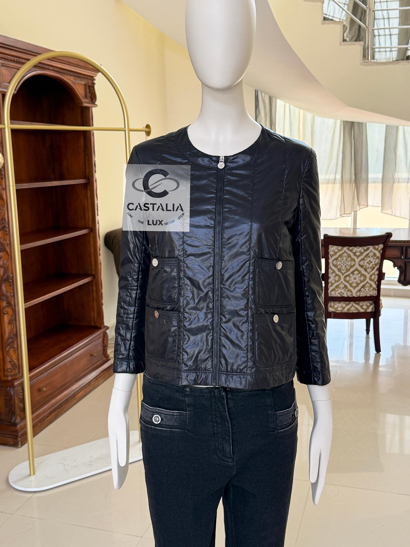 Chanel Apres Ski Style CC Logo Buttons Chaqueta Negra 34 FR en venta 2