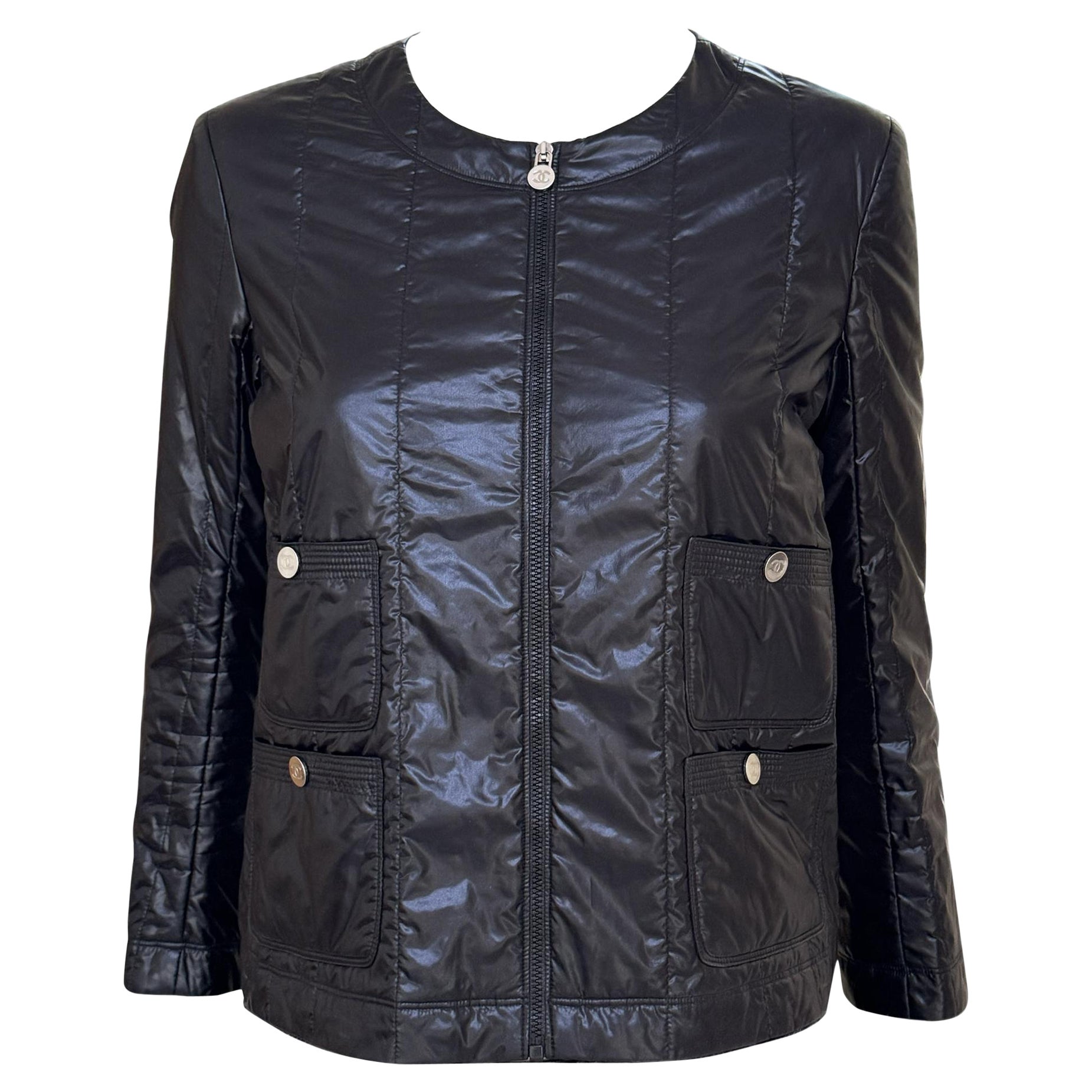 Chanel Apres Ski Style CC Logo Buttons Chaqueta Negra 34 FR en venta